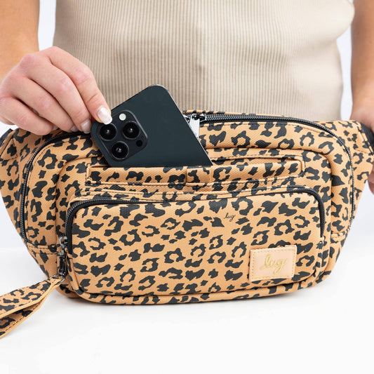 Hitch Matte Luxe VL Belt Bag - - HitchML_Lifestyle_02_836dffdc-92f2-41ea-ad24-3b5c46121a47