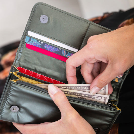 Throttle RFID Wallet - - Throttle_Lifestyle_01