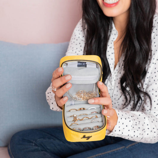 Swizzle Mini Jewelry Case - - SwizzleMini_Lifestyle_01