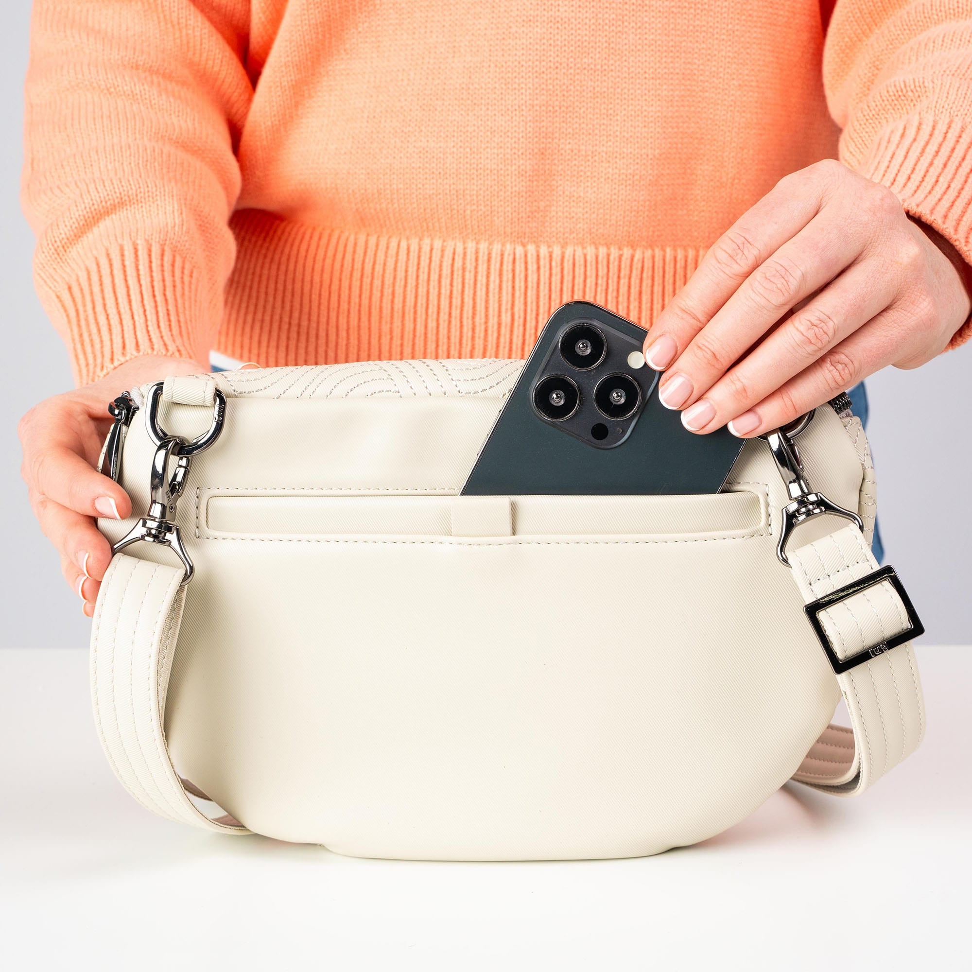 Tumble Satin Luxe VL Belt Bag - - 0000_24249_TumbleSatinLuxe_Pebble_Lifestyle_05