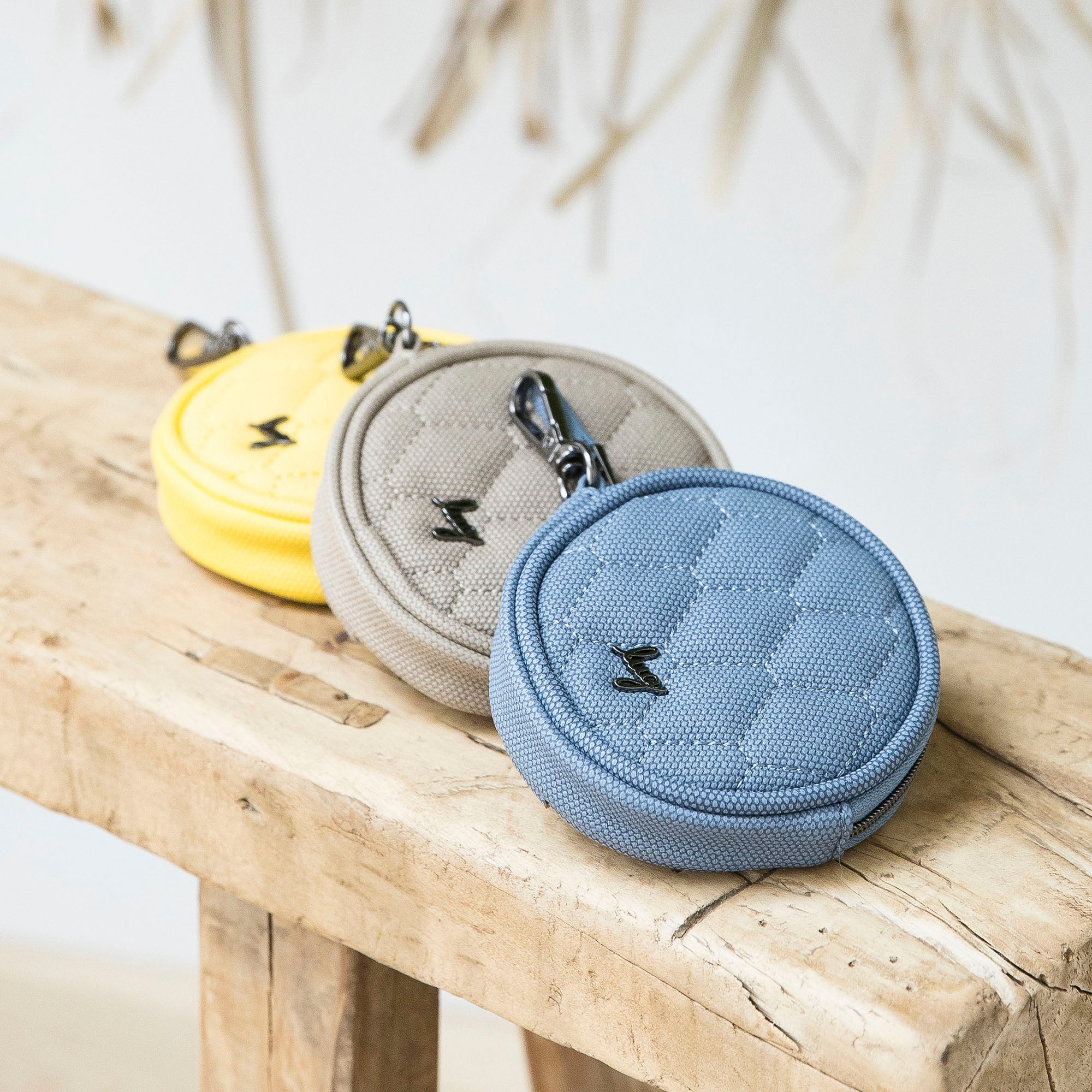 Circle Matte Luxe VL Pouch - - 0003_CirclePouchMatteLuxe_Hover