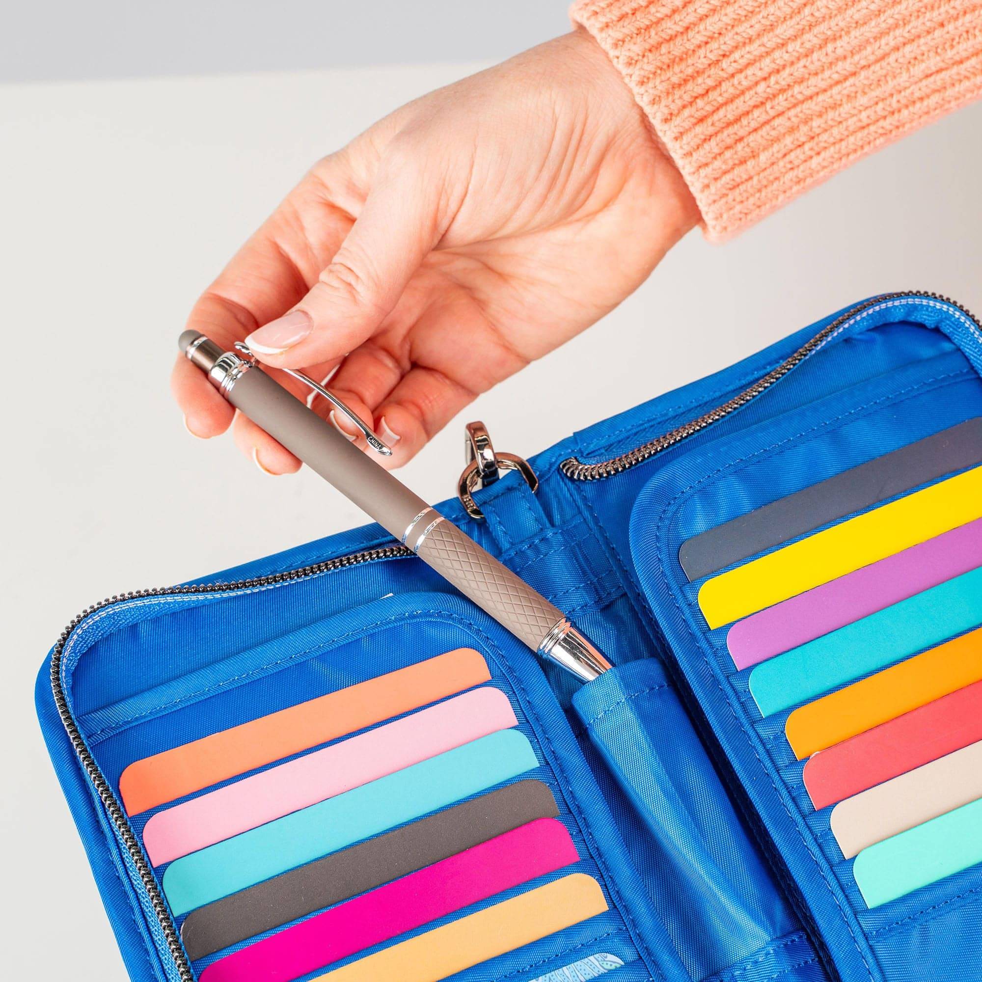 Legacy Collection Tandem SE RFID Wallet - - 24242_LegacyTandemSE_AzureBlue_Lifestyle_02