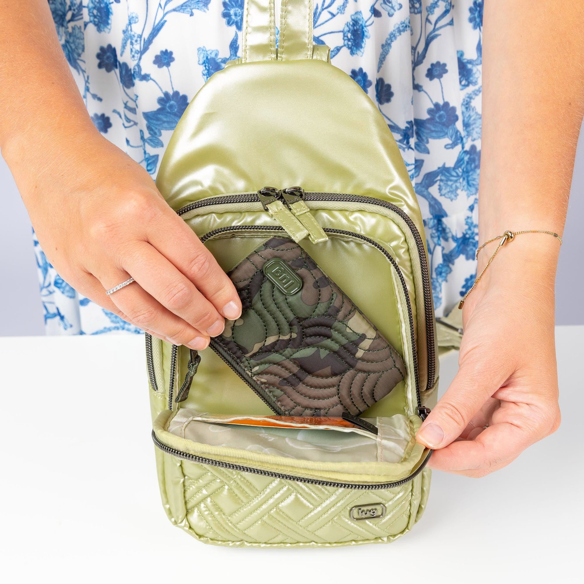 Scurry Sling Bag - - 24538_Scurry_MetallicBubbleSand_Lifestyle_02