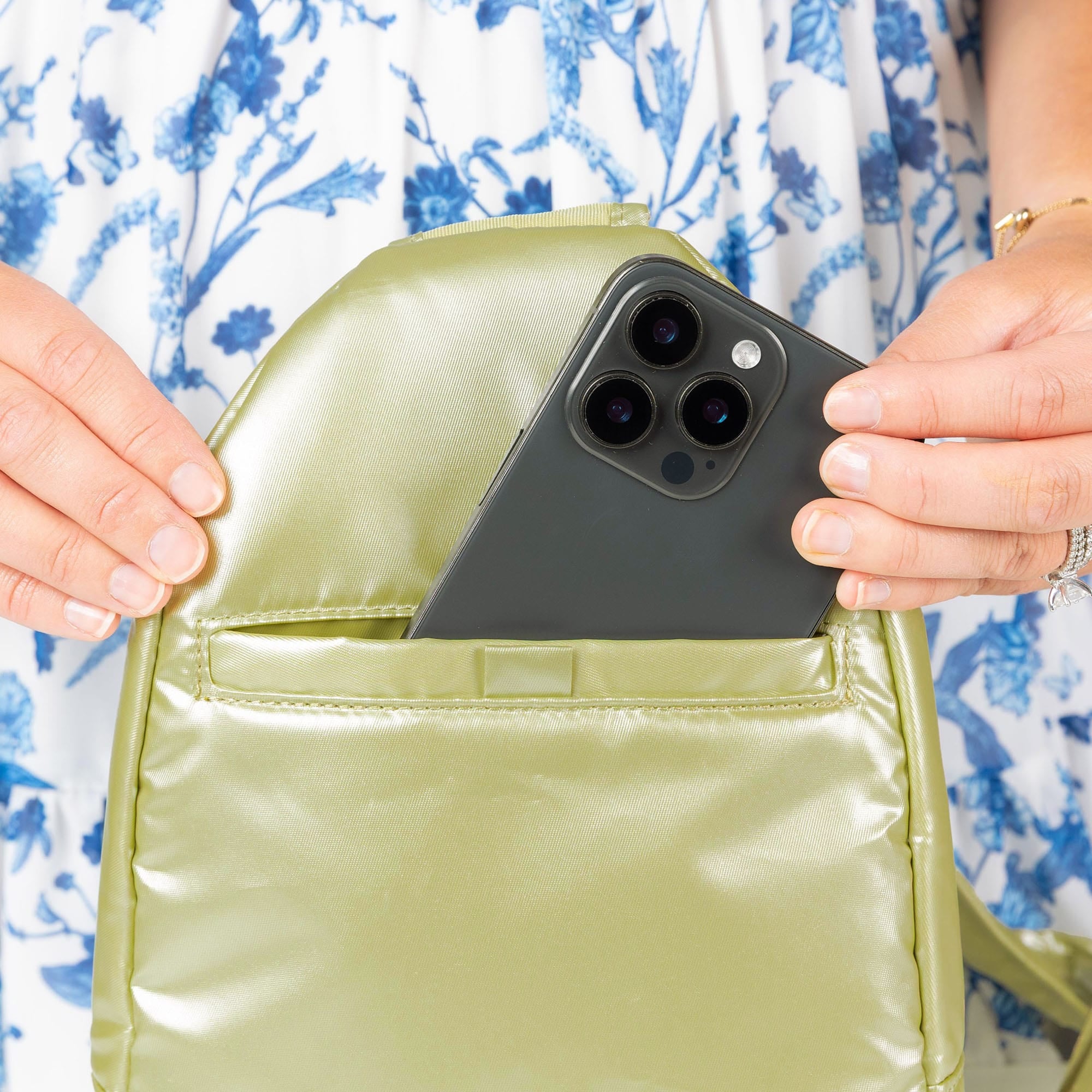 Scurry Sling Bag - - 24538_Scurry_MetallicBubbleSand_Lifestyle_05