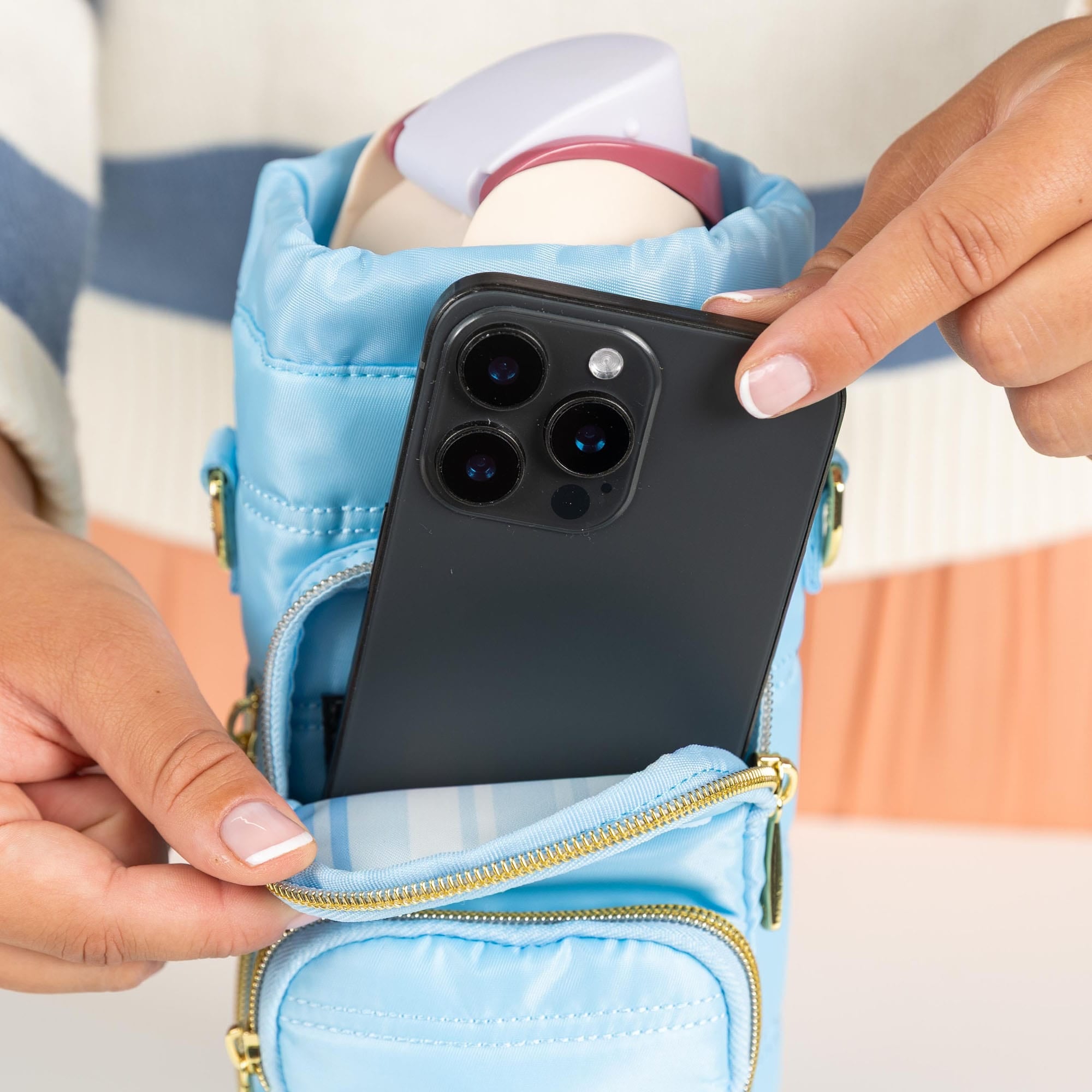 Huggie Wide Crossbody Water Bottle Holder with Charm Bar - - 24770_HuggieWide_BubbleBlue_Lifestyle_02