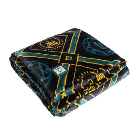 Wicked x Lug Cuddle Throw Blanket - - 24995_Wicked_CuddleThrow_WickedDiamondBlack_Angle_01