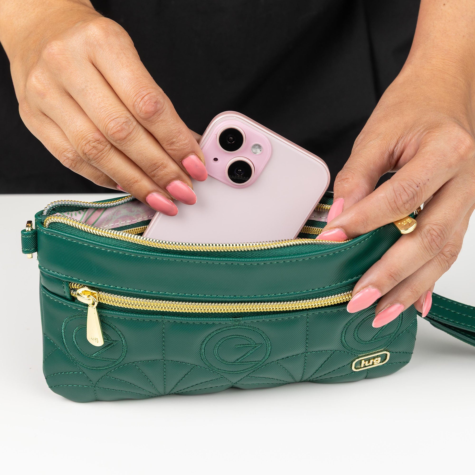 Wicked x Lug Super Metro XL Satin Luxe VL Pouch - - 25297_Wicked_SuperMetroSatinLuxe_OzWickedlyGreen_Lifestyle_02