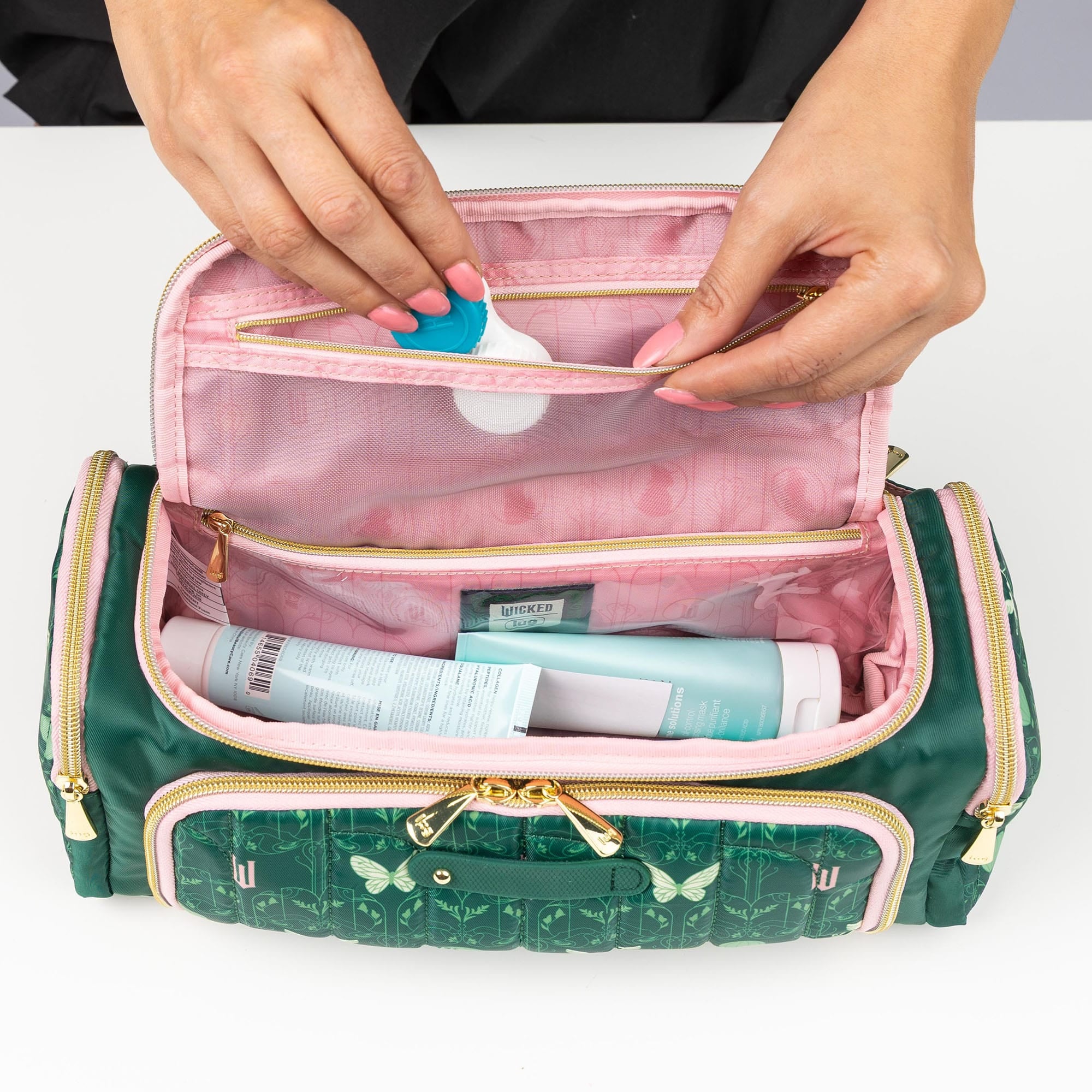 Wicked x Lug Trolley Cosmetic Case - - 25322_Trolley_FriendsForGood_Lifestyle_04