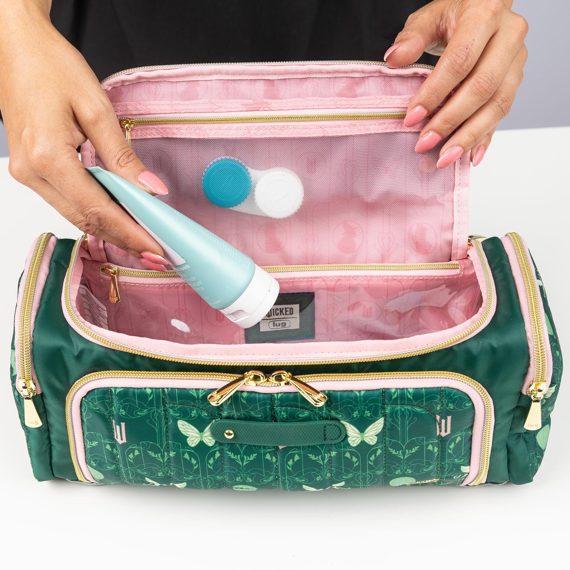 Wicked x Lug Trolley Cosmetic Case - - 25322_Trolley_FriendsForGood_Lifestyle_05