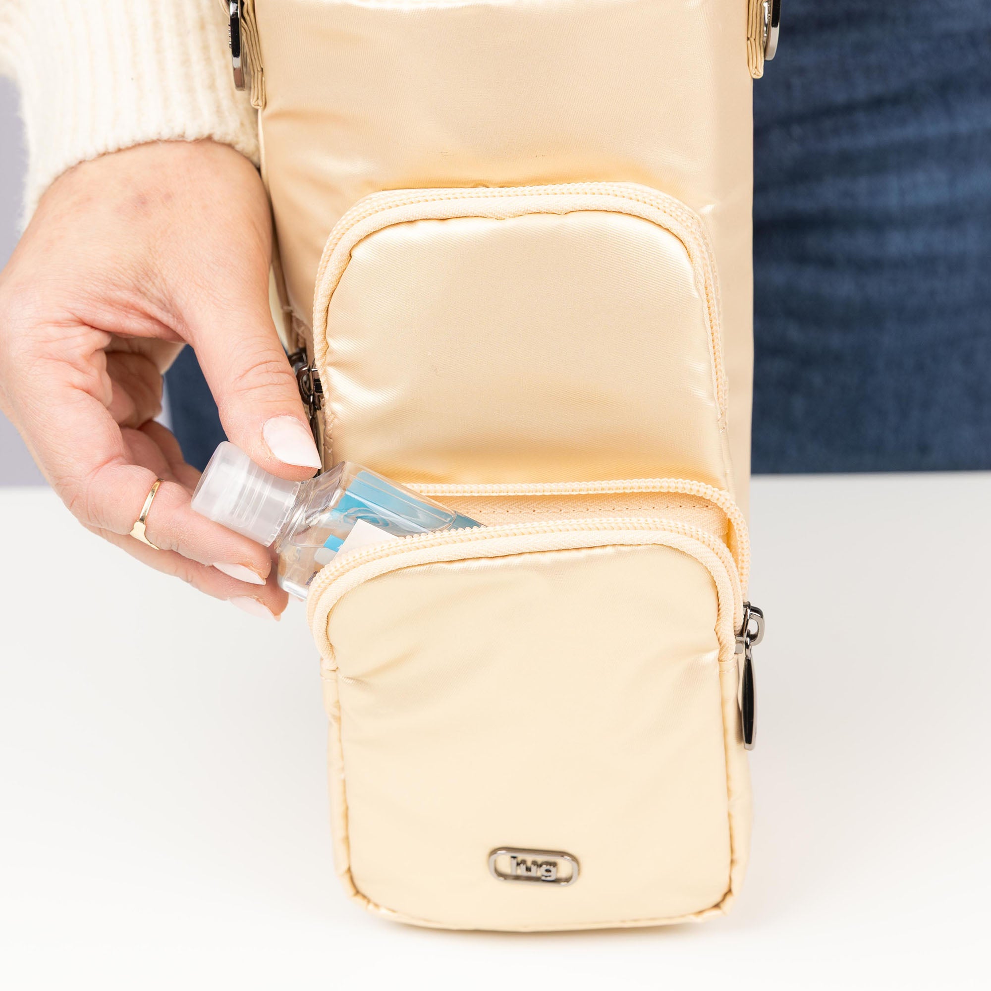 Huggie XL Crossbody Bottle Holder - - 25688_HuggieXL_MetallicRoseGold_BagProportions_02