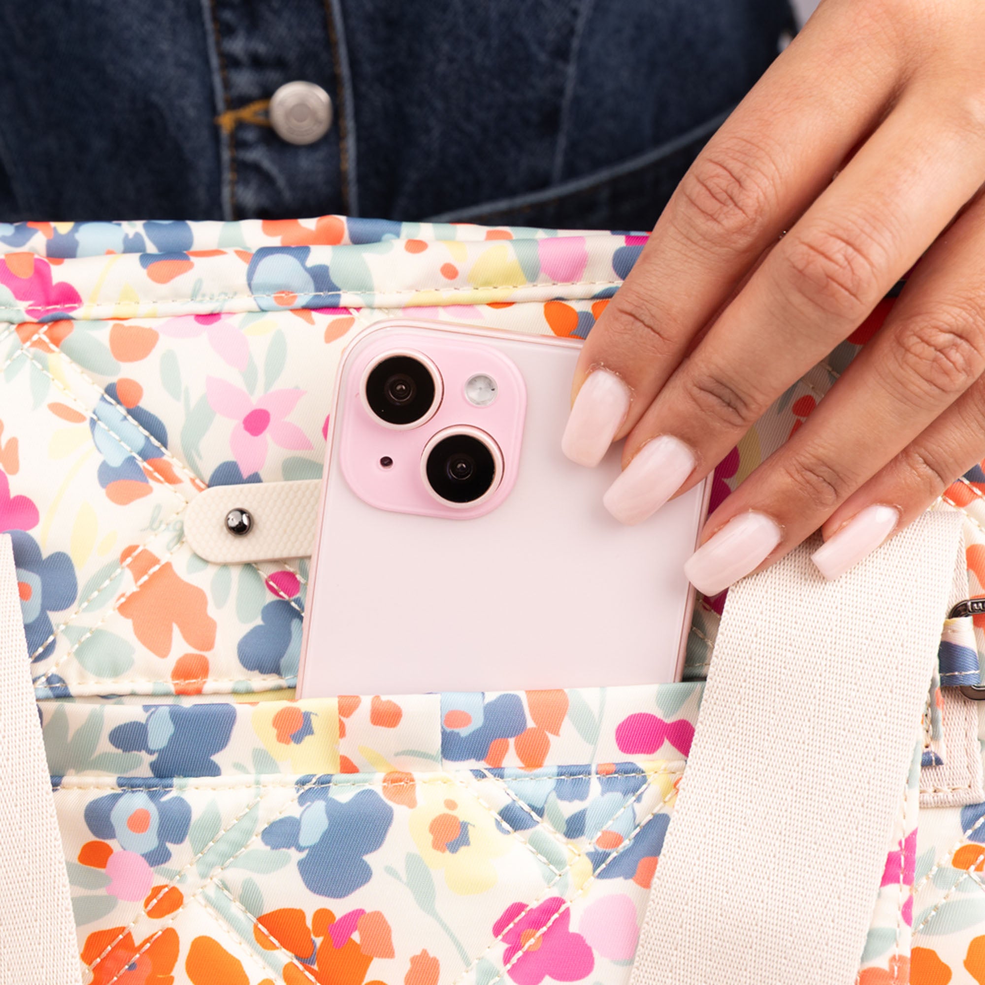 Ferry XL SE Expandable Carry-All with Charm Bar - - 25763_FerrySE_XL_WildflowerMeadow_Lifestyle_04