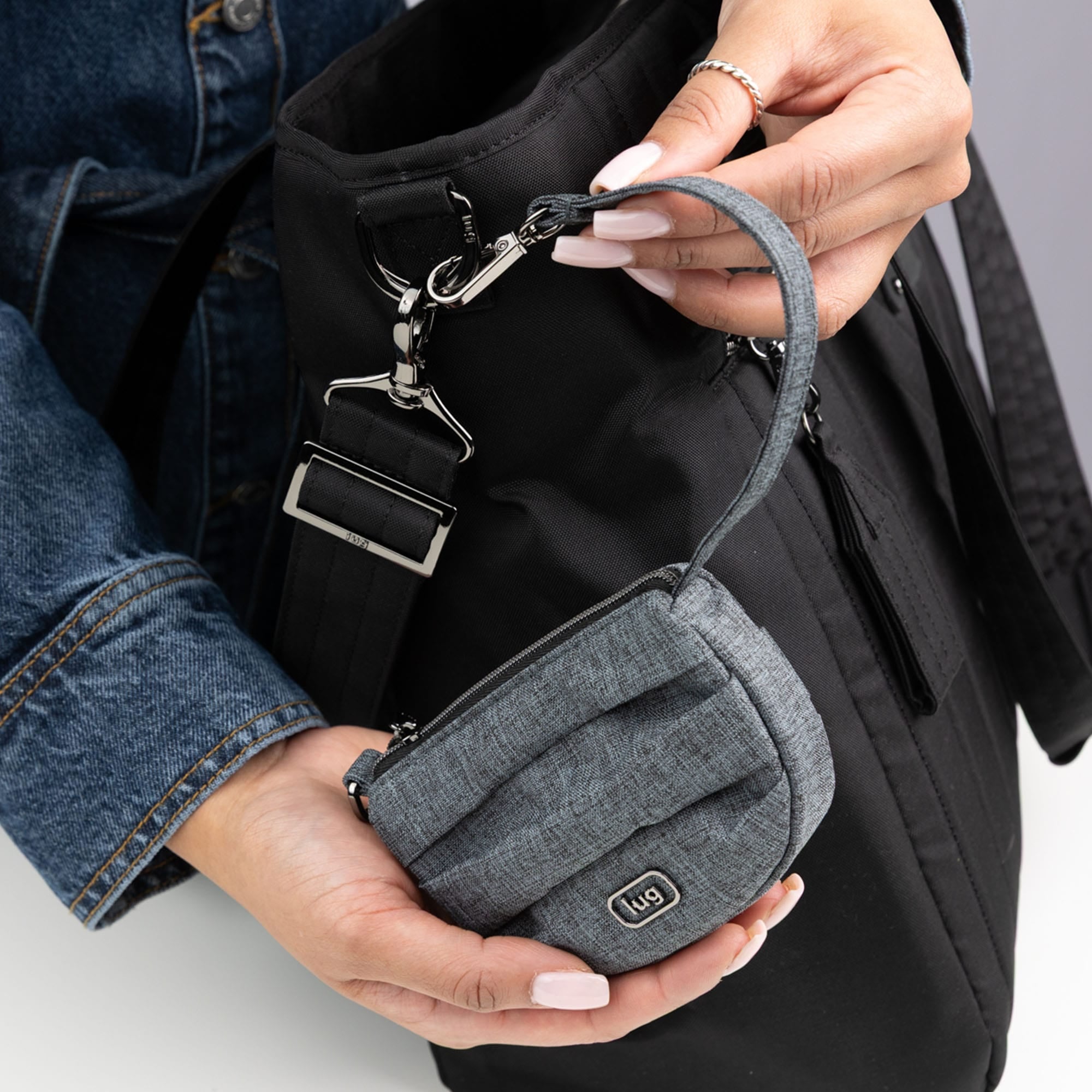 Disco Pleated Pouch - - 25770_Disco_HeatherGrey_Lifestyle_01