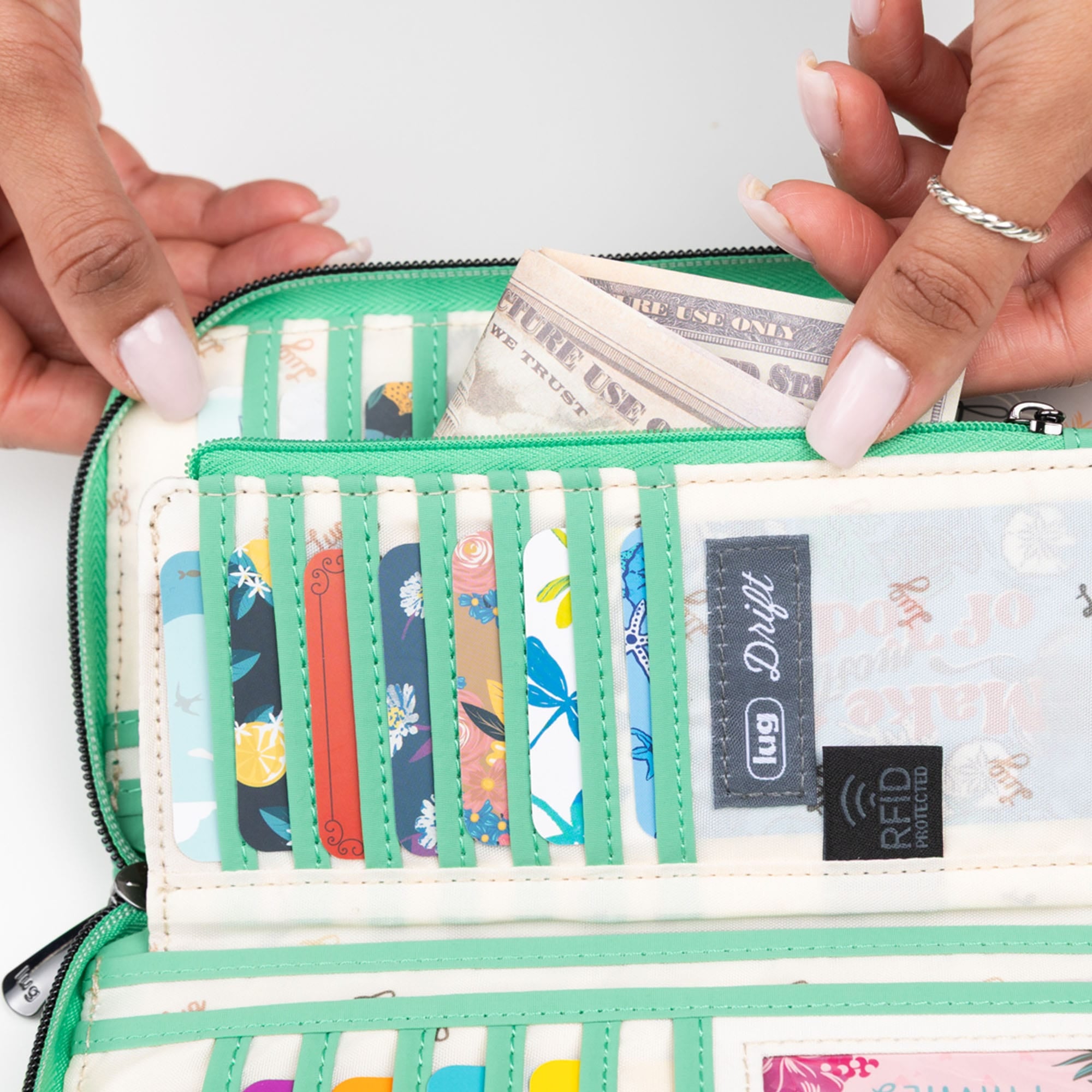 Drift CloudGo RFID Wallet - - 25793_Drift_CloudGo_SpearmintGreen_Lifestyle_06