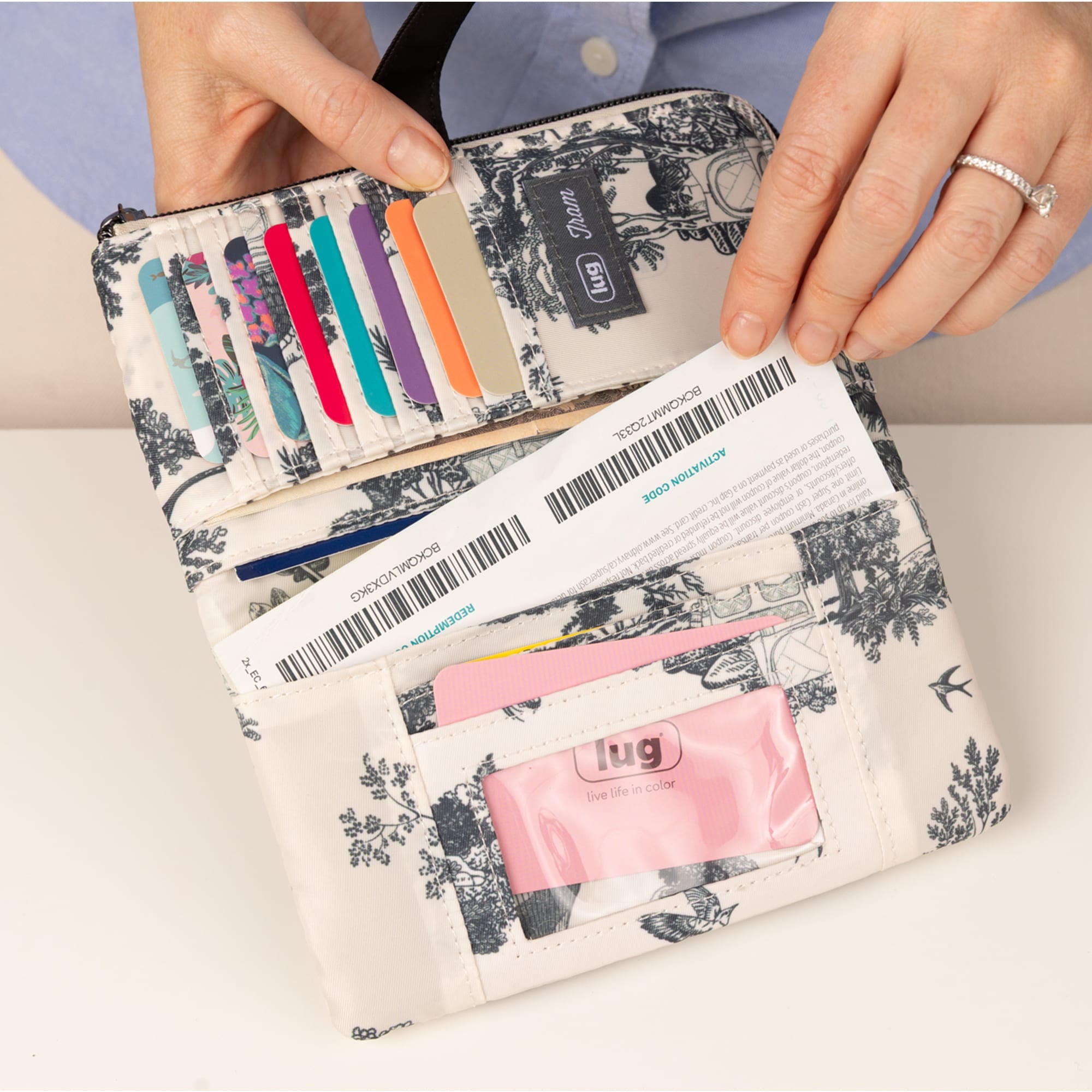 Tram LE RFID Wallet - - 26089_TramLE_StorybookIndigo_Lifestyle_05