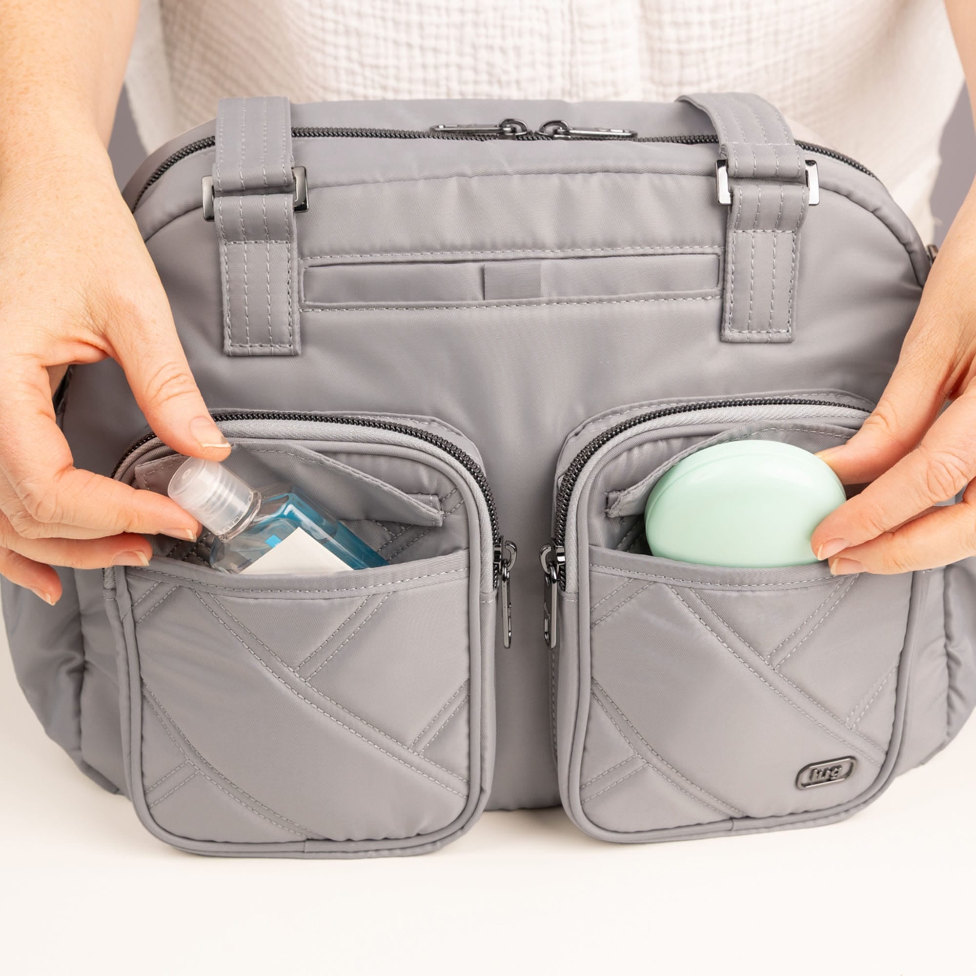 Jumper 3 Carry-All Tote - - 26225_Jumper3_CloudGrey_Lifestyle_02