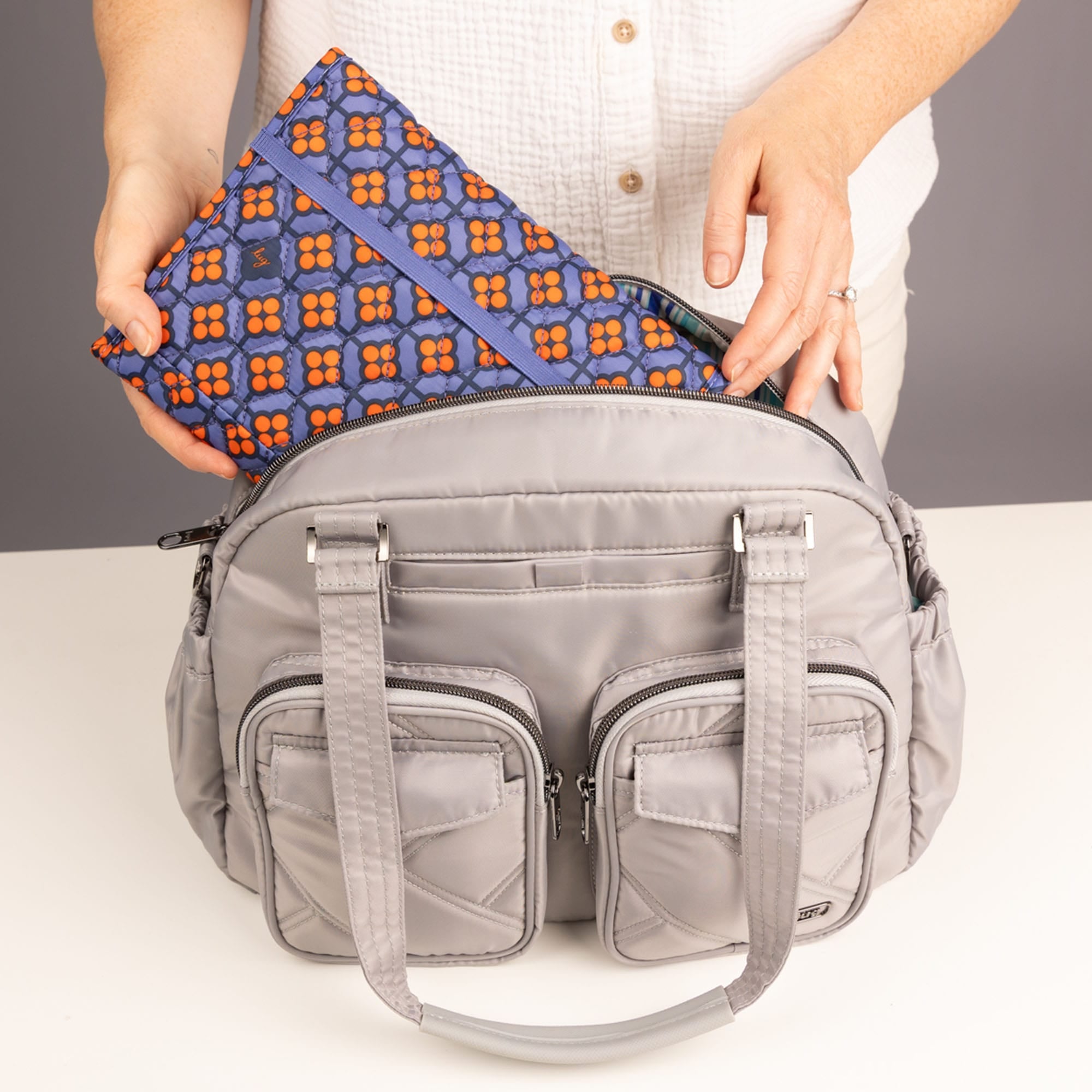 Jumper 3 Carry-All Tote - - 26225_Jumper3_CloudGrey_Lifestyle_04
