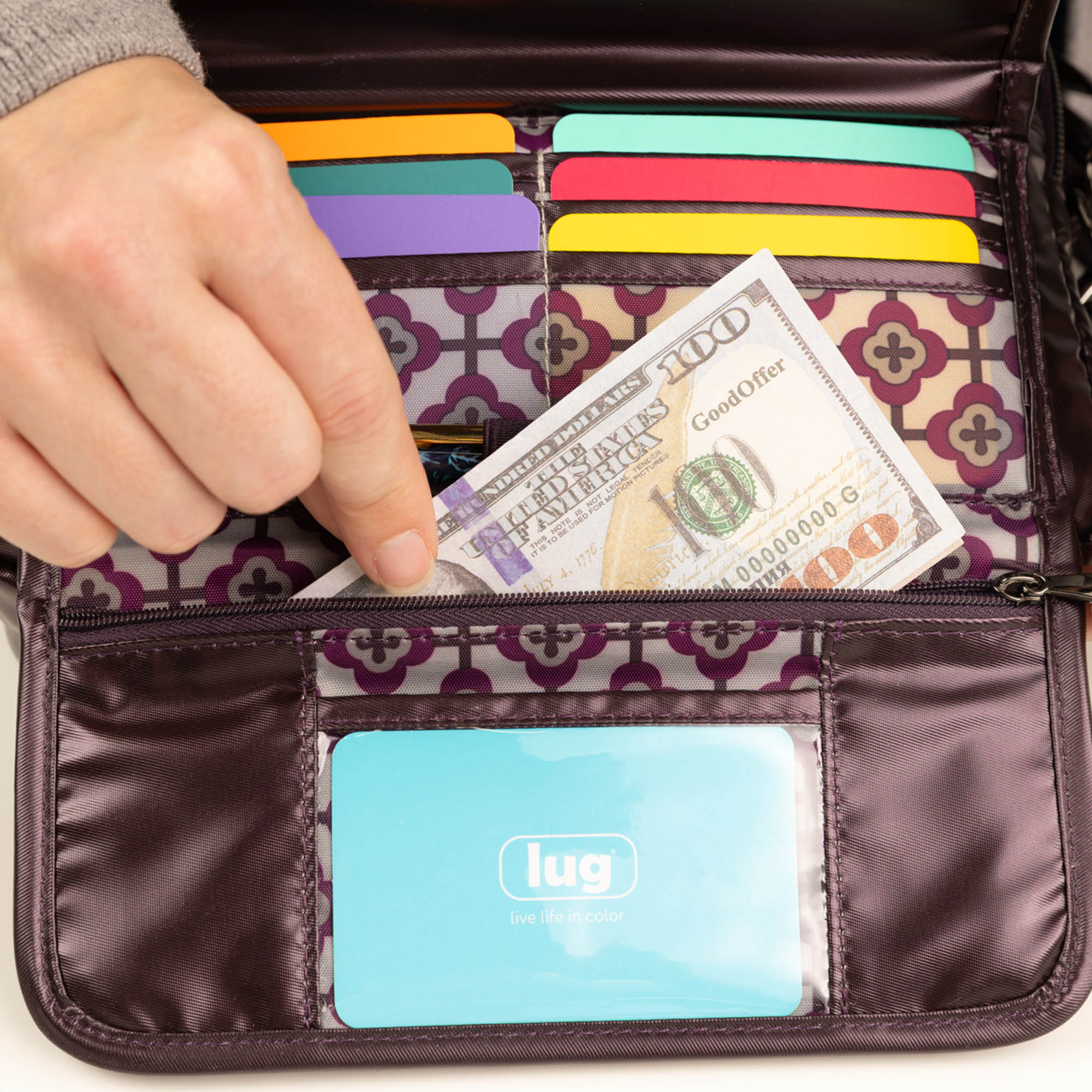 Switch SE Crossbody Bag - - 26489_SwitchSE_MetallicPlum_Lifestyle_04