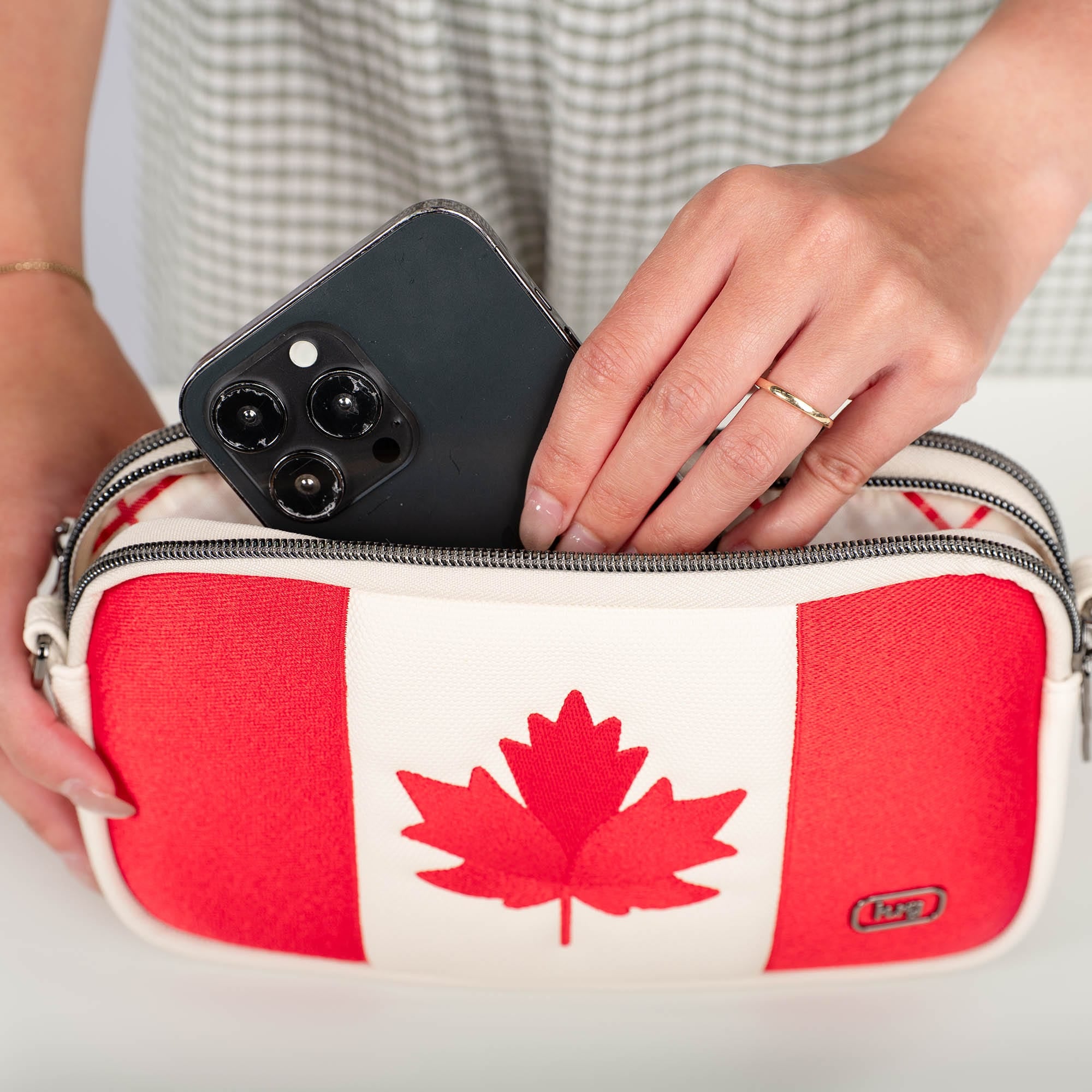 Maple Leaf Edition Coupe XL Matte Luxe VL Crossbody - - 26682_CoupeXLMatteLuxeFlag_CanadaMacadamia_Lifestyle_02