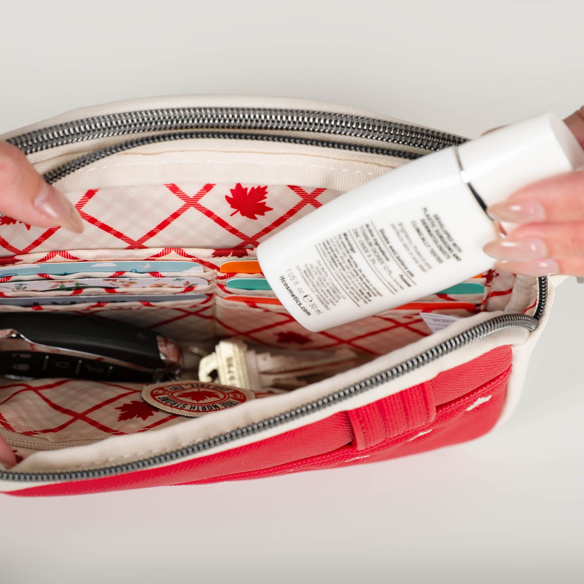 Maple Leaf Edition Coupe XL Matte Luxe VL Crossbody - - 26682_CoupeXLMatteLuxeFlag_CanadaMacadamia_Lifestyle_03