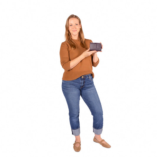 Snappy Classic VL RFID Wallet - - 26866_SnappyVL_Plum_BagProportion_01
