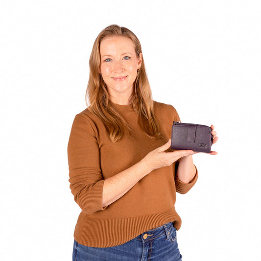 Snappy Classic VL RFID Wallet - - 26866_SnappyVL_Plum_BagProportion_02