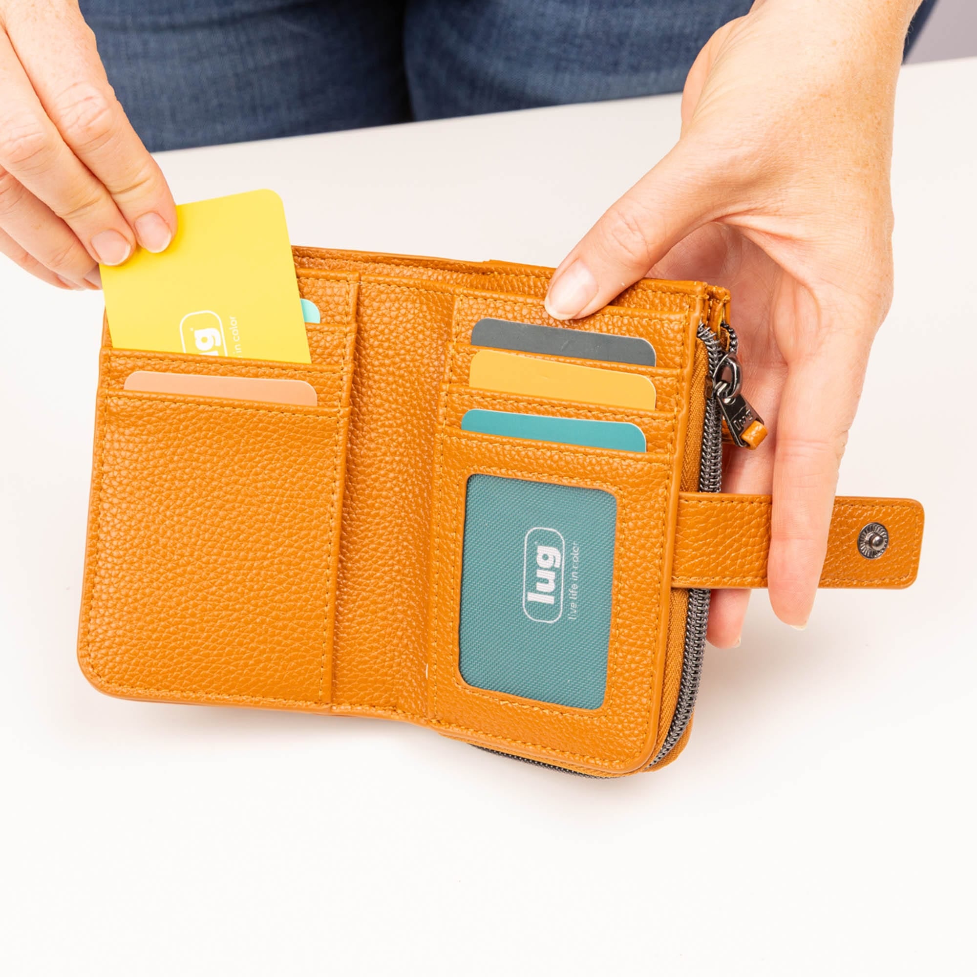 TWiNSAUCE x Lug Snappy Classic VL RFID Wallet - - 26872_LUGxTWiNSAUCE_SnappyVL_Cappuccino_Lifestyle_01