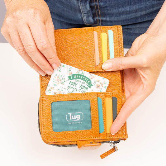 TWiNSAUCE x Lug Snappy Classic VL RFID Wallet - - 26872_LUGxTWiNSAUCE_SnappyVL_Cappuccino_Lifestyle_02