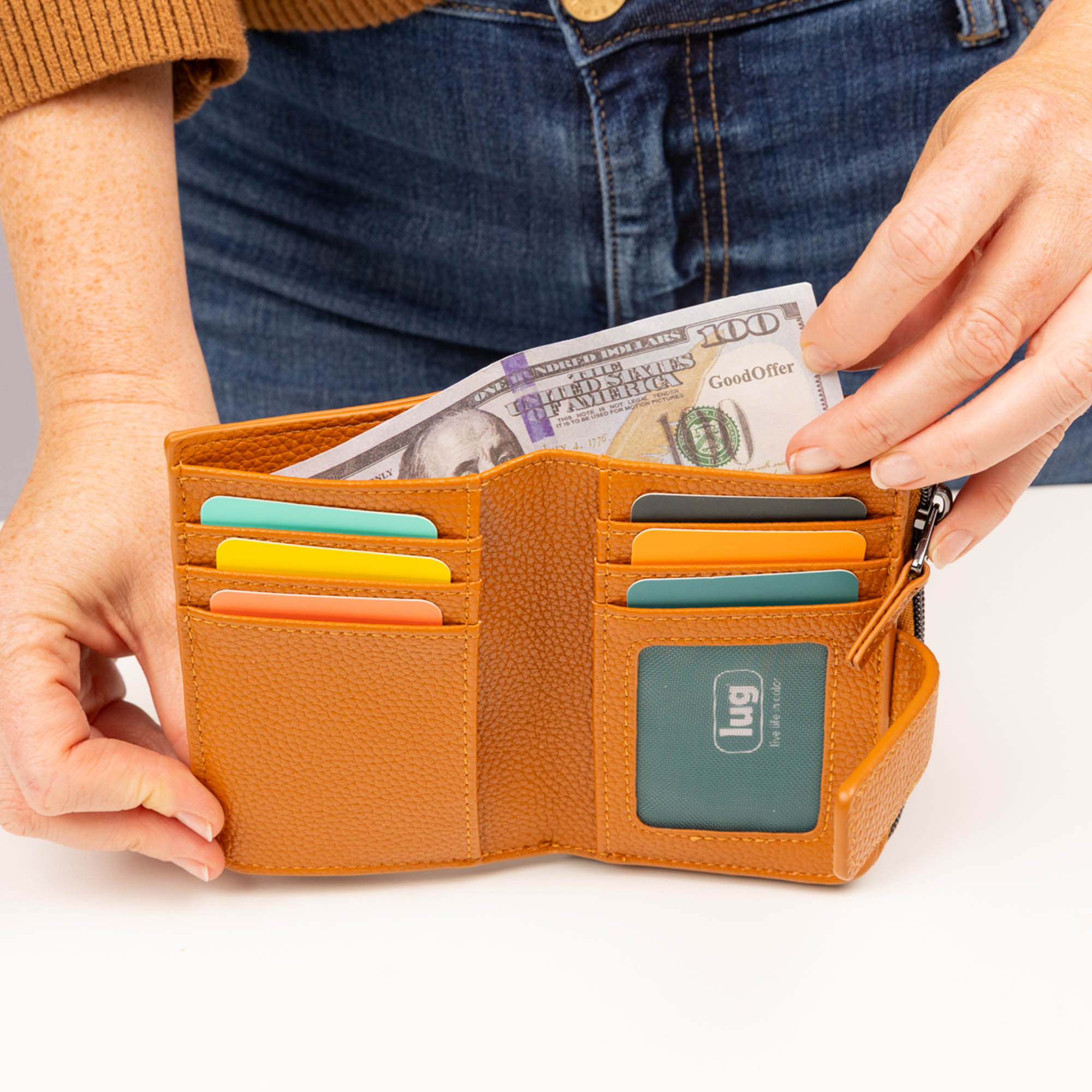 TWiNSAUCE x Lug Snappy Classic VL RFID Wallet - - 26872_LUGxTWiNSAUCE_SnappyVL_Cappuccino_Lifestyle_03