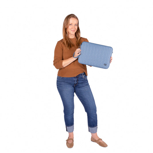 Detour Classic VL 15" Laptop Sleeve - DENIM DRIFT - 26926_DetourVL_DenimDrift_BagProportions_01