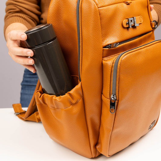 TWiNSAUCE x Lug Hopper 2 Classic VL Backpack - - 26938_LUGxTWiNSAUCE_Hopper2VL_Cappuccino_Lifestyle_02