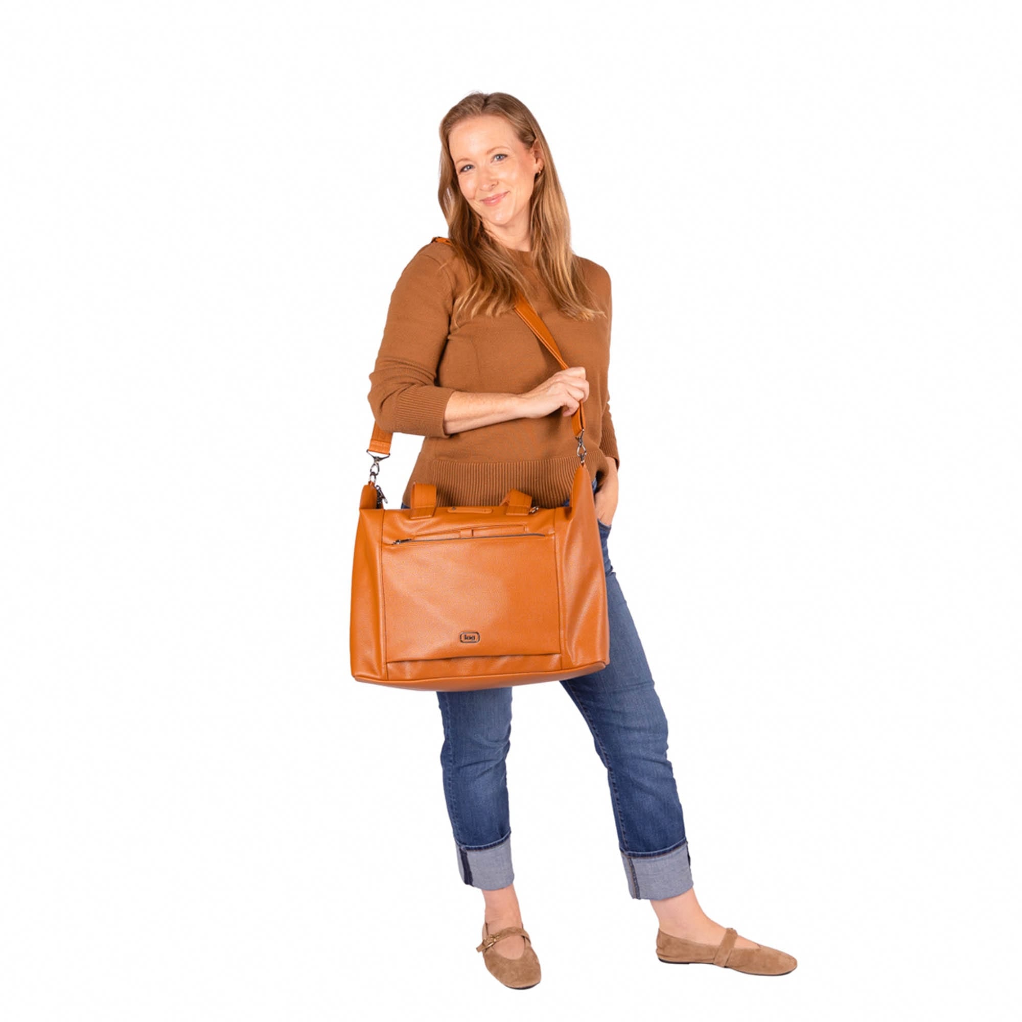 TWiNSAUCE x Lug Vibe Classic VL Oversized Carry-All Tote - - 27123_LUGxTWiNSAUCE_VibeVL_Cappuccino_BagProportion_01