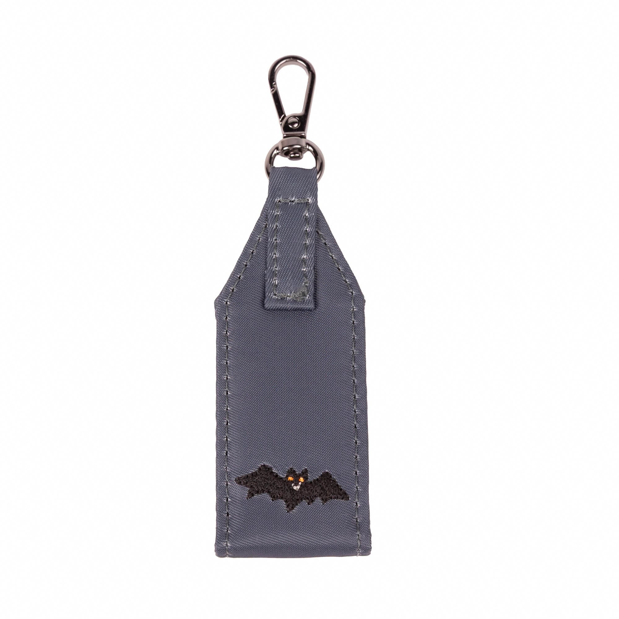 Oversized Puller with Clasp - BAT - 27146_OversizedPullerWithClasp_Bat_Angle_01