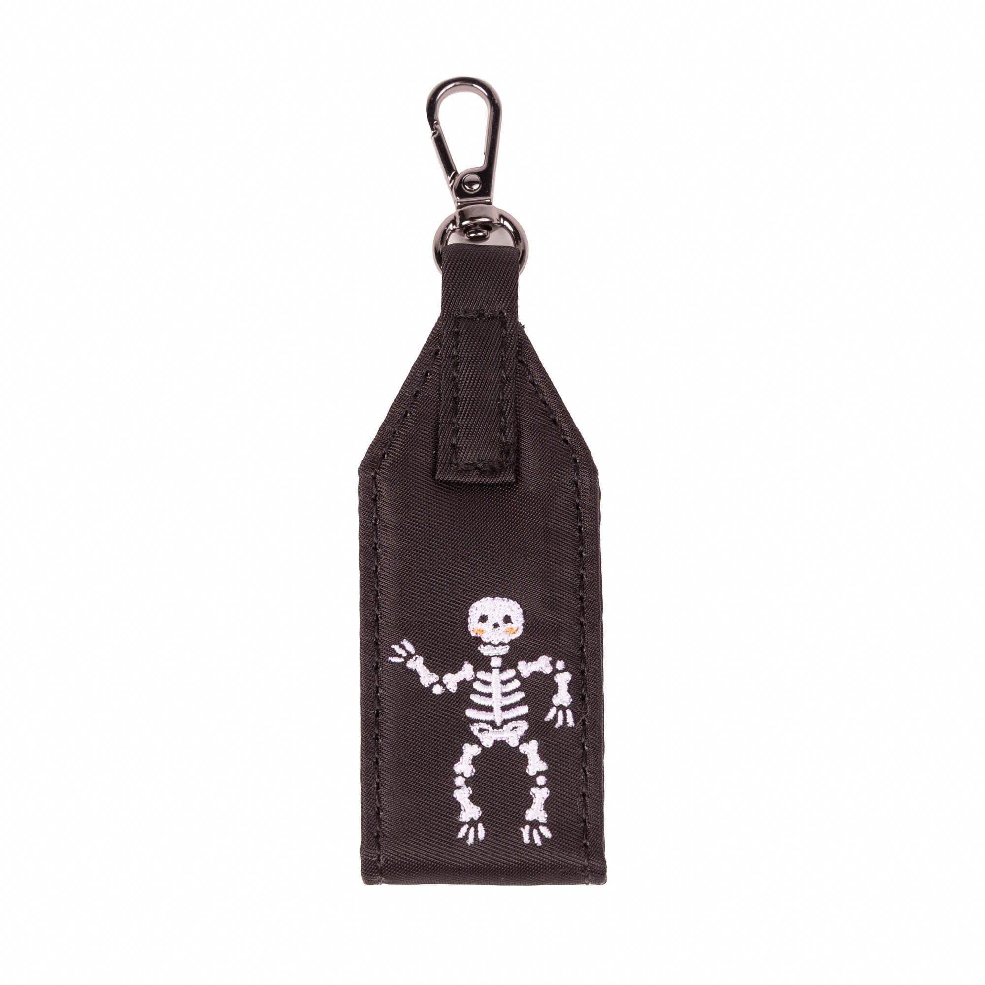 Oversized Puller with Clasp - BLACK SKELETON - 27149_OversizedPullerWithClasp_Skeleton_Angle_01