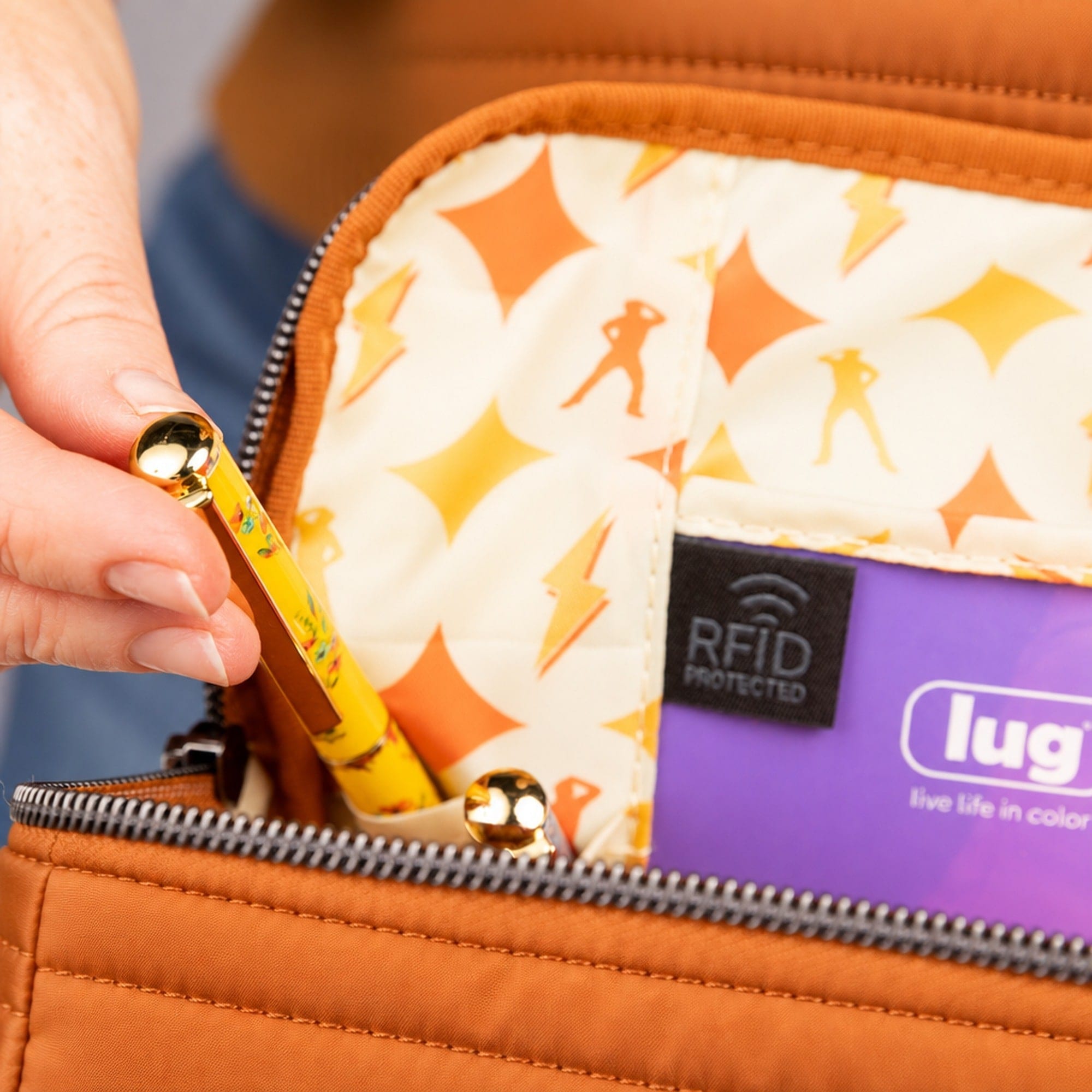 TWiNSAUCE x Lug Hopper 2 Backpack - - 27152_LUGxTWiNSAUCE_Hopper2_Cappuccino_Lifestyle_04