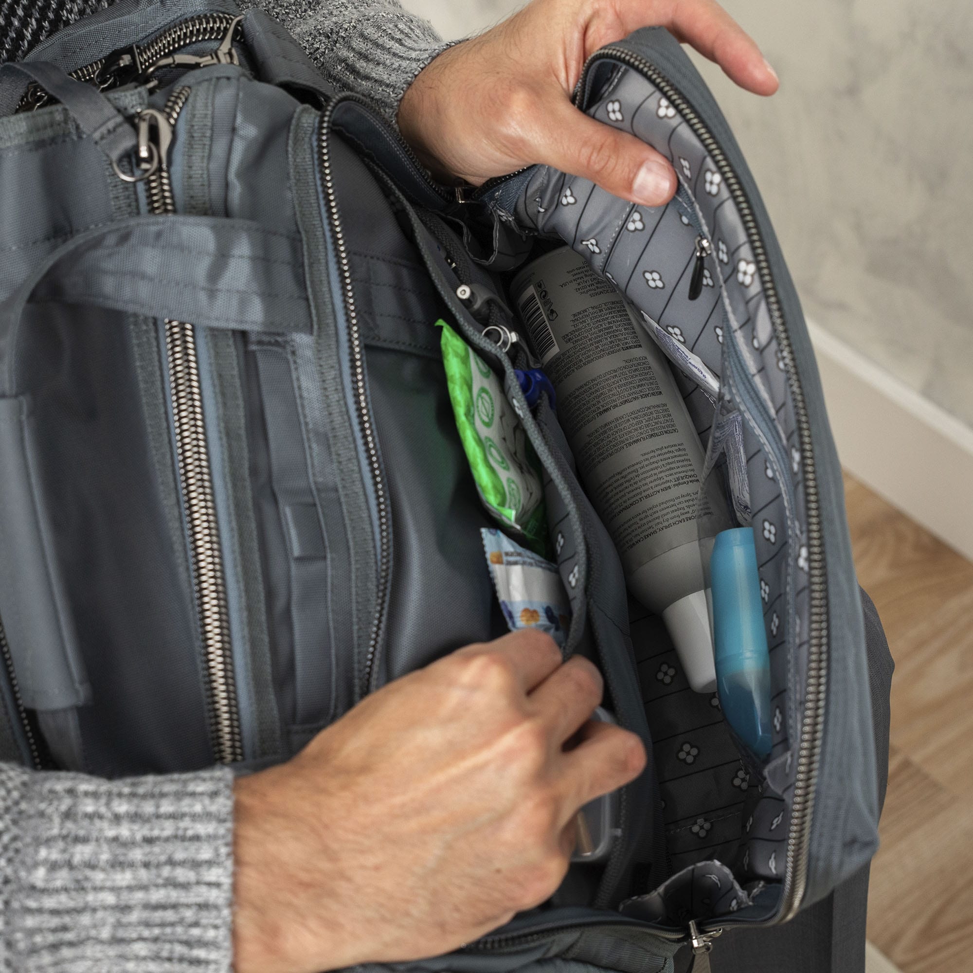 Atlas Ultra X Carry-All Tote - - Atlas_UltraX_Lifestyle_02