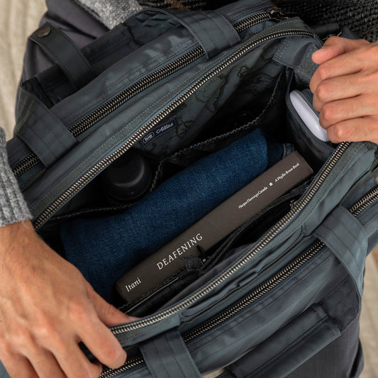 Atlas Ultra X Carry-All Tote - Steve Berry Edition - - Atlas_UltraX_SteveBerry_Lifestyle_01