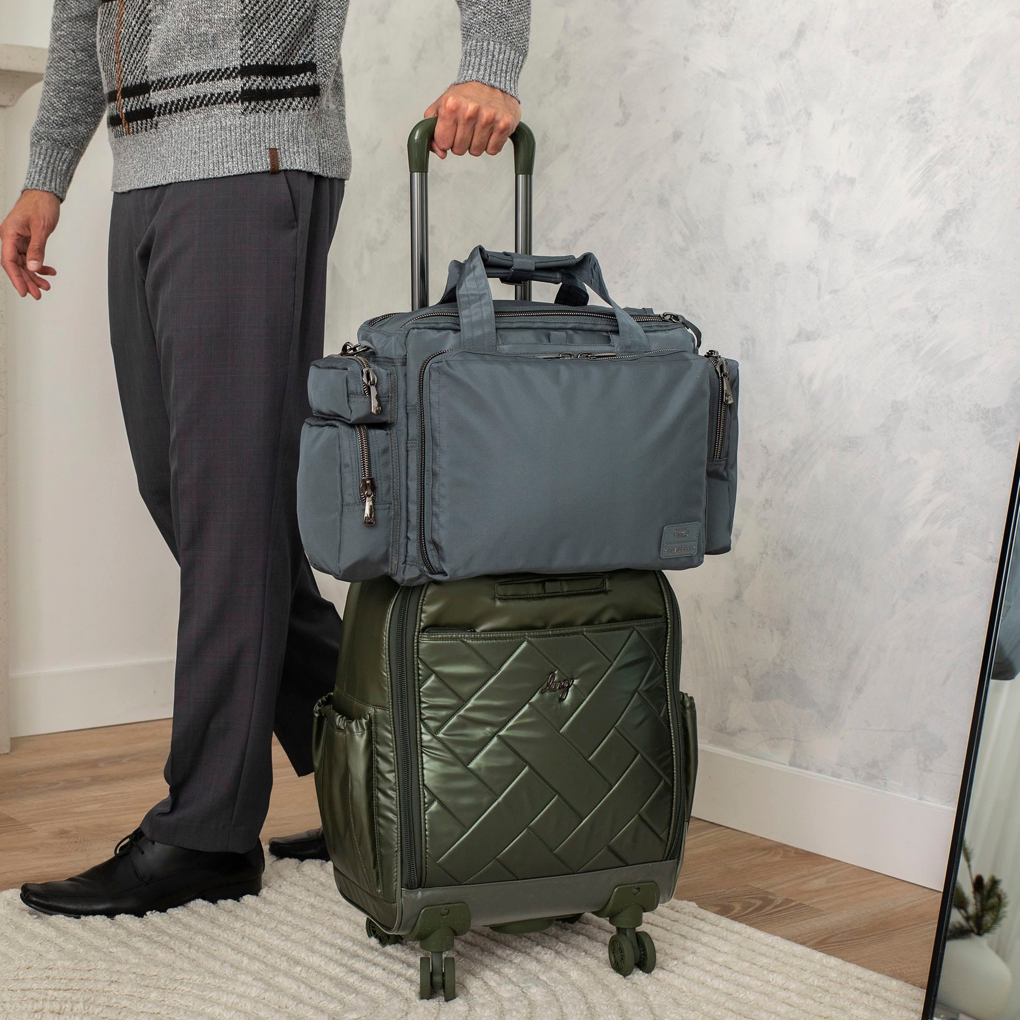 Atlas Ultra X Carry-All Tote - Steve Berry Edition - - Atlas_UltraX_SteveBerry_Lifestyle_05