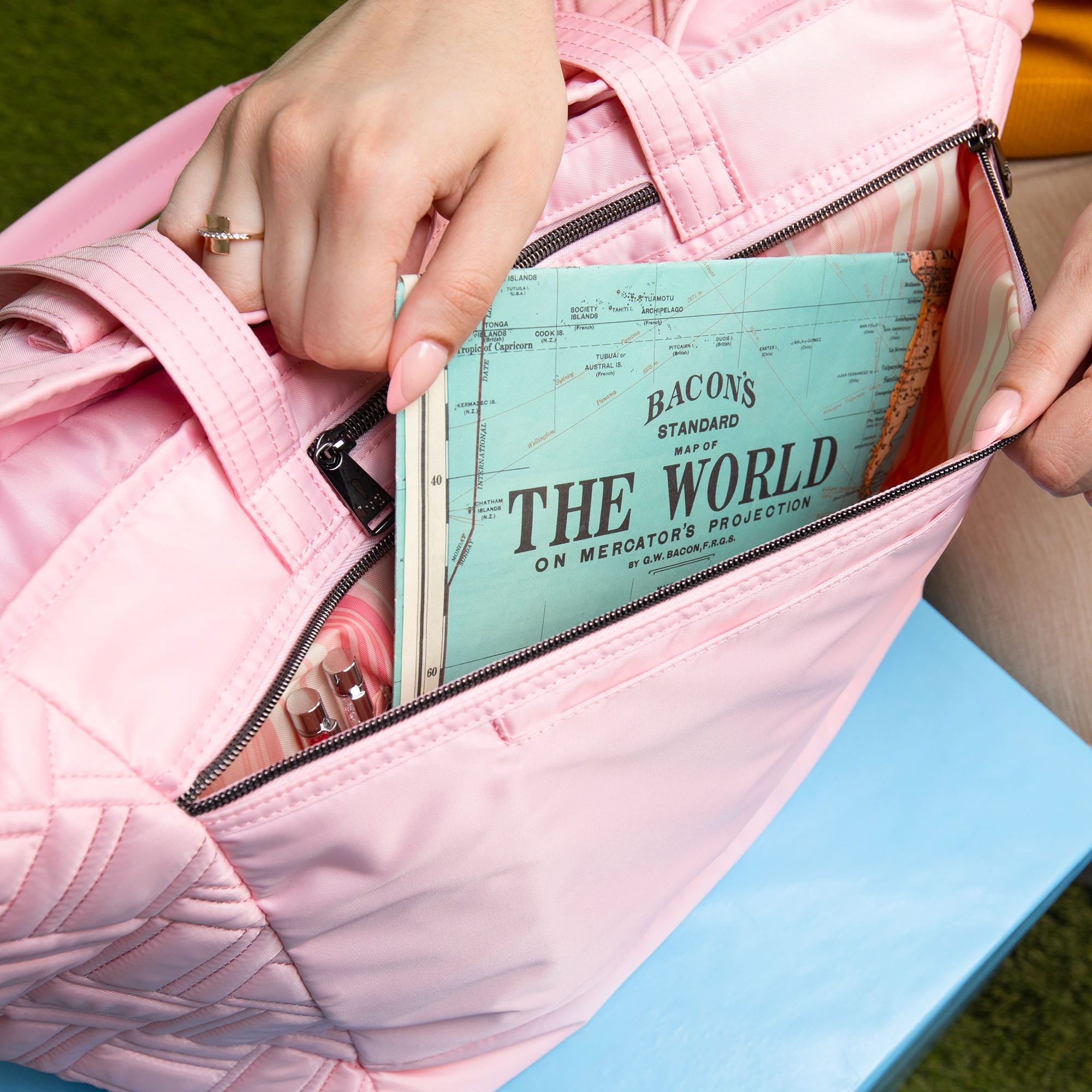 Avion 2 Carry-All Tote Bag - - Avion2_Lifestyle_06