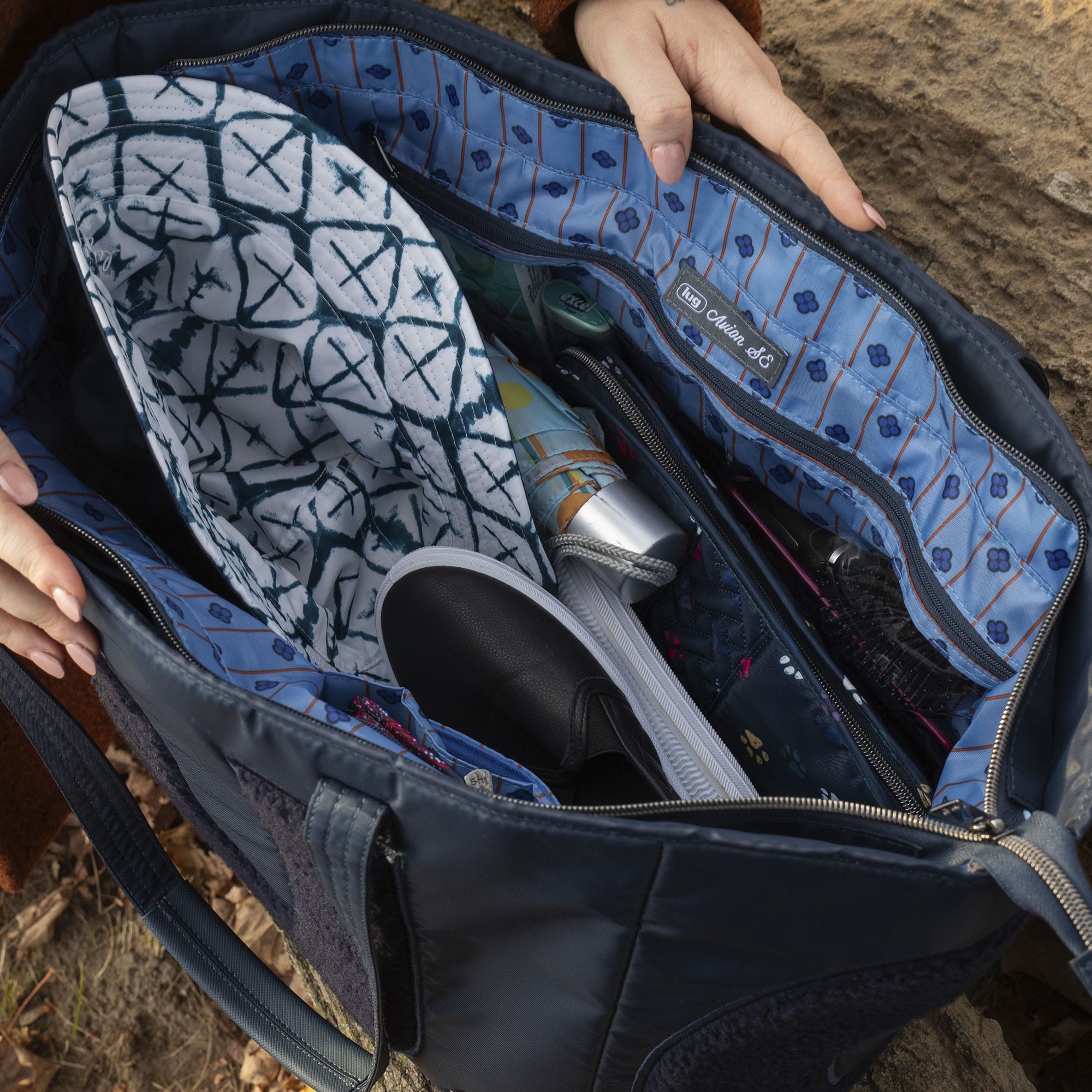 Avion SE Carry-All Tote Bag - - AvionSE_Lifestyle_01