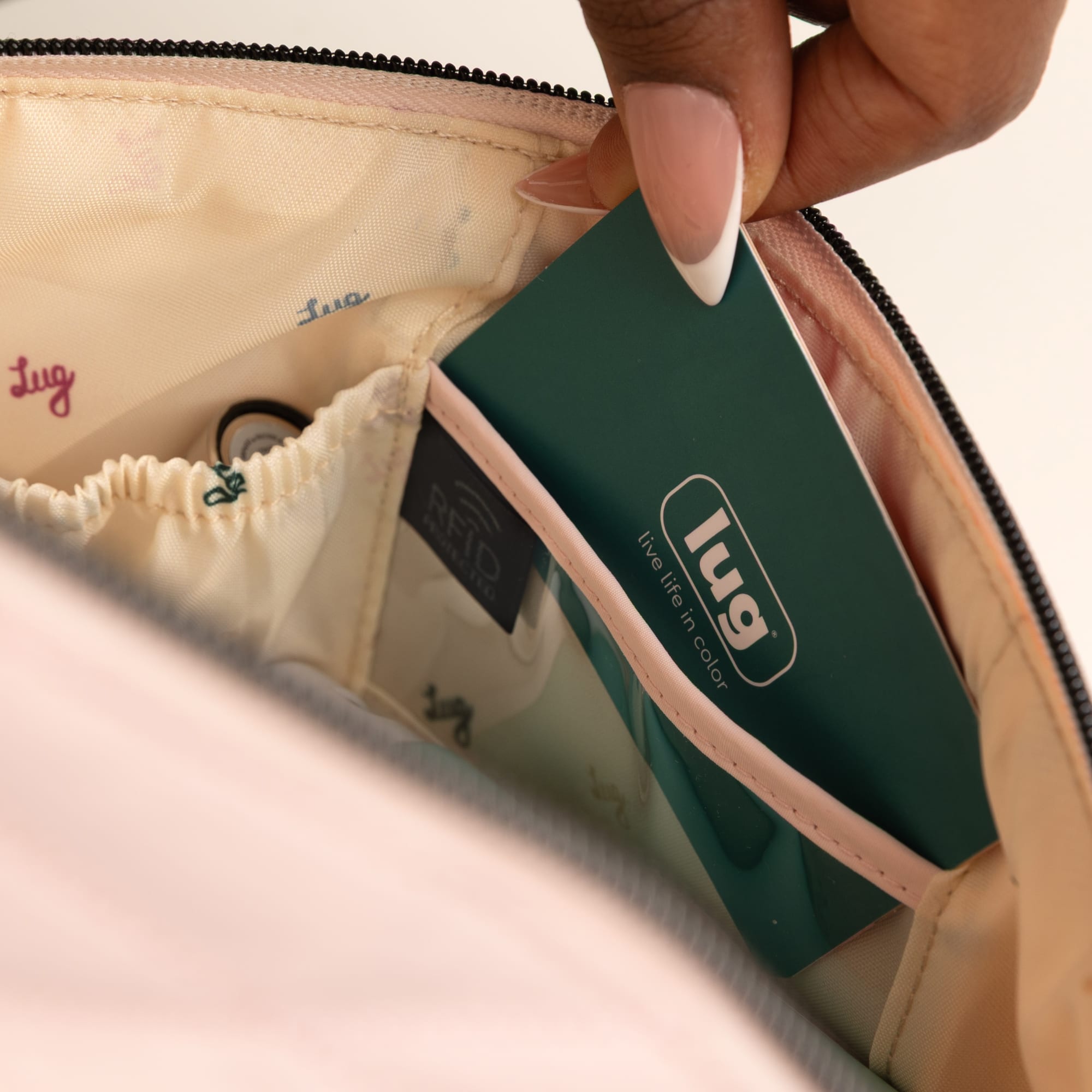 Bemo Cloud Go Sling Bag - - Bemo_Lifestyle_06