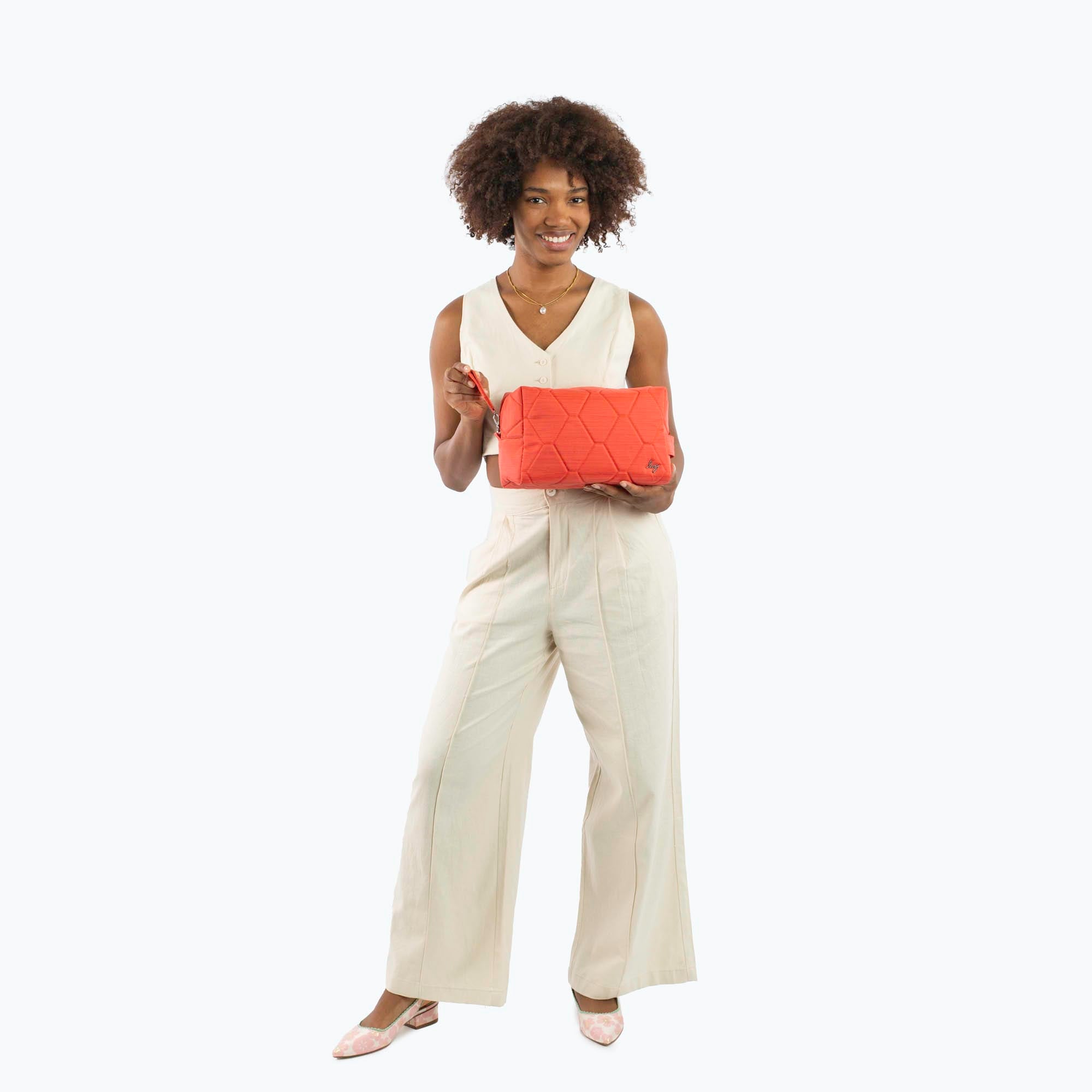 Bumper Cosmetic Case - - Bumper_BagProportions_02