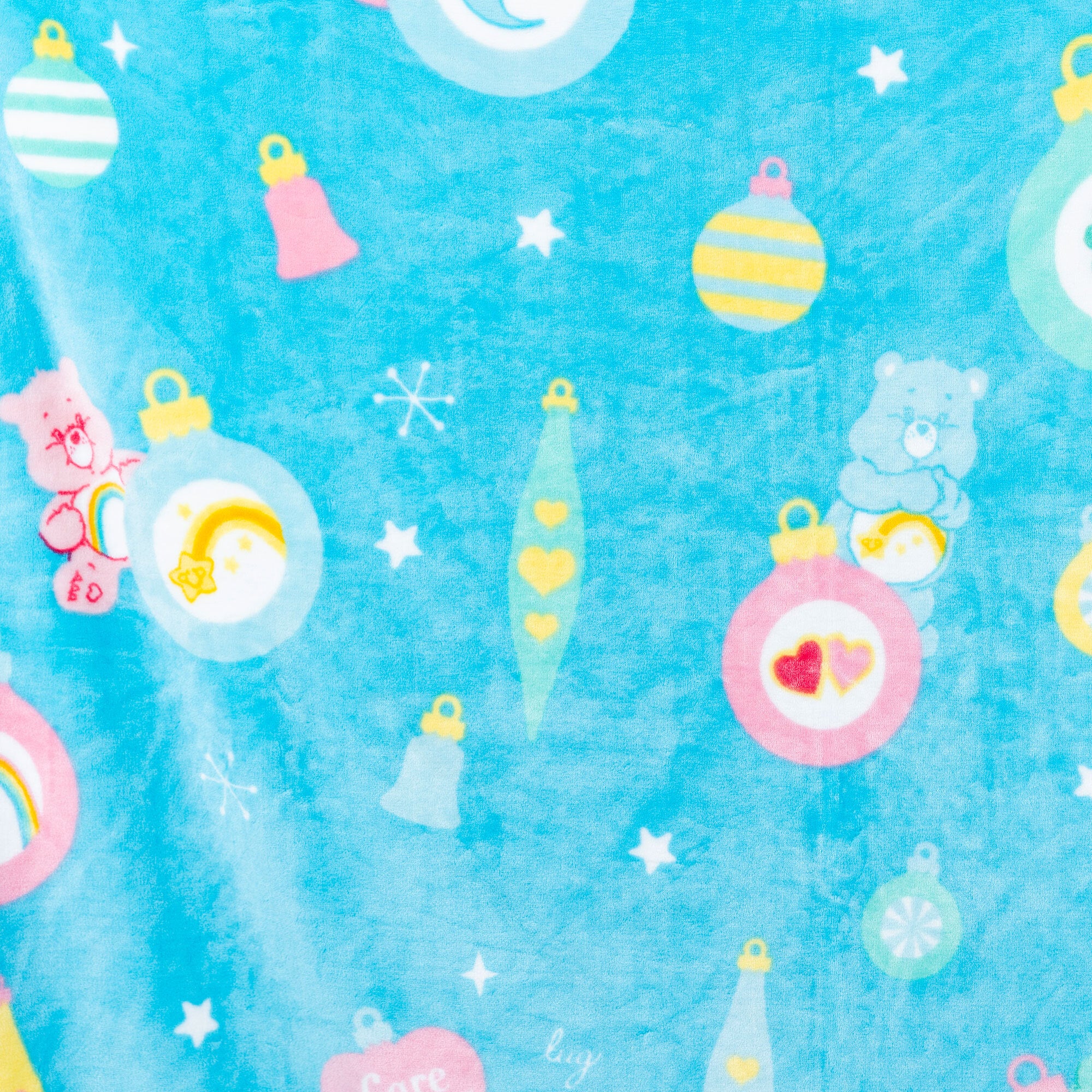 Care Bears x Lug Cuddle Throw - CARE BEAR HOLIDAY - CareBears_CuddleThrow_Holiday_Proportion_02