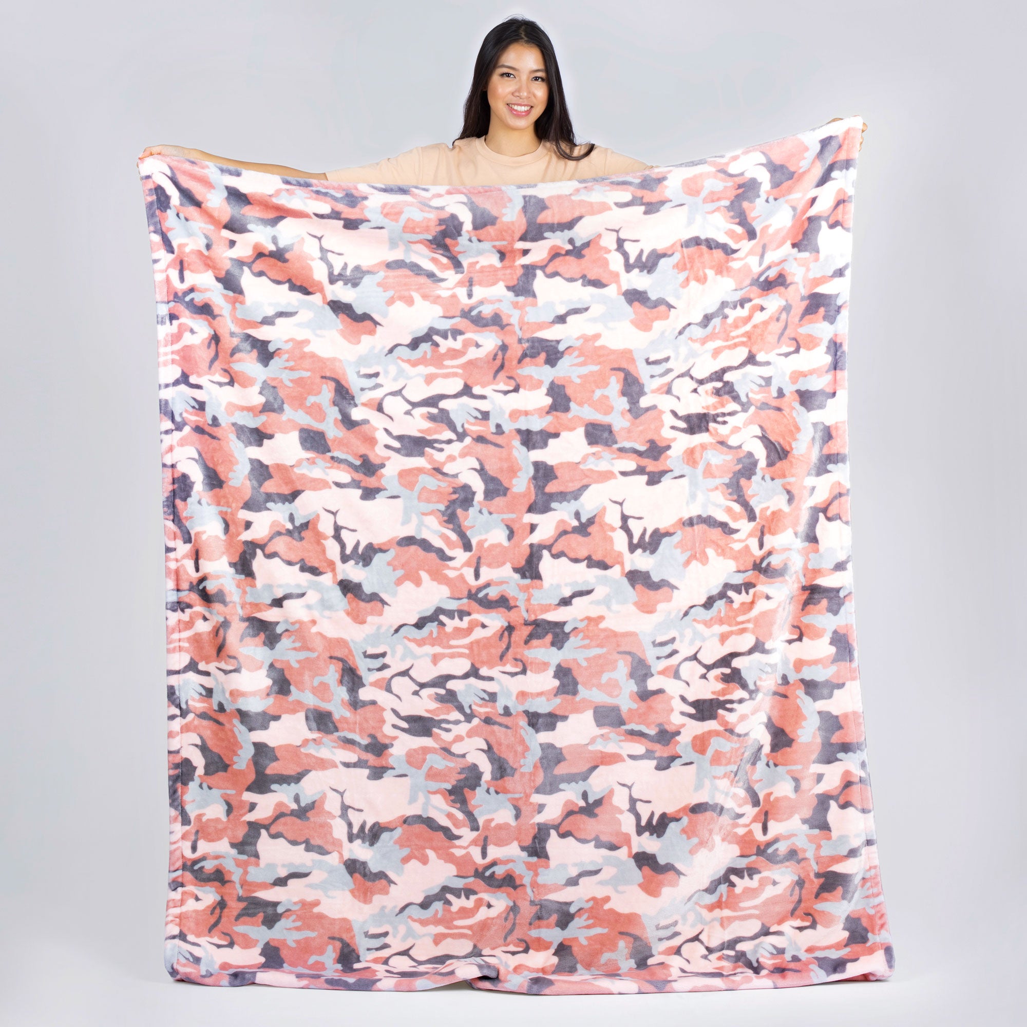 Cuddle Throw Blanket - CAMO ROSE - CuddleThrow_CamoRose_Lifestyle_lqlzda