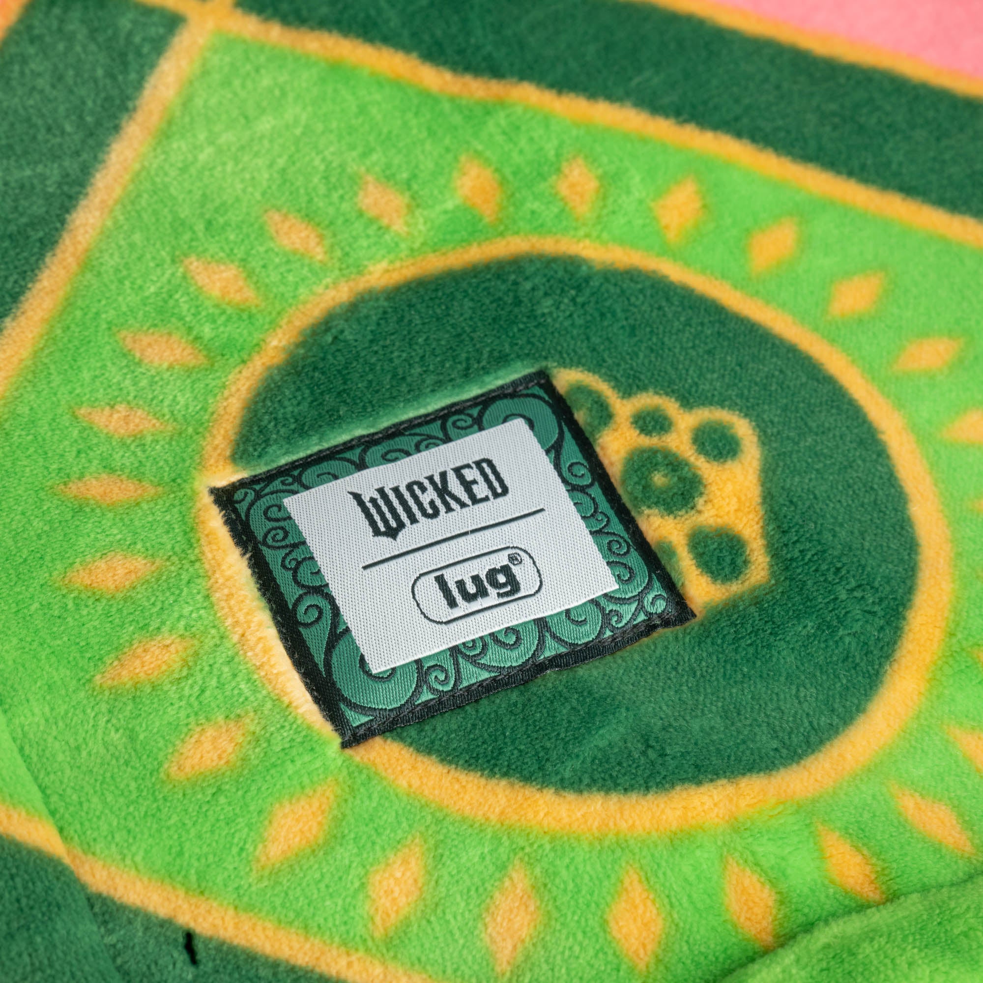 Wicked x Lug Cuddle Throw Blanket - ELPHABA GLINDA - CuddleThrow_ElphabaGlinda_03_e1h546