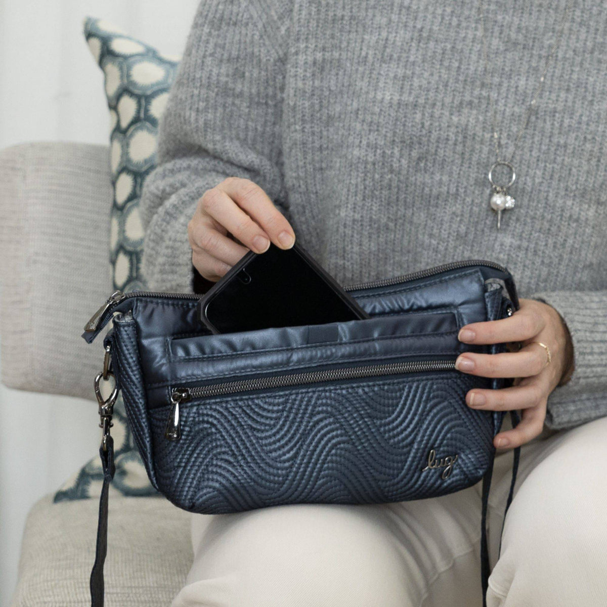 Dash Classic Crossbody - - Dash_Lifestyle_01