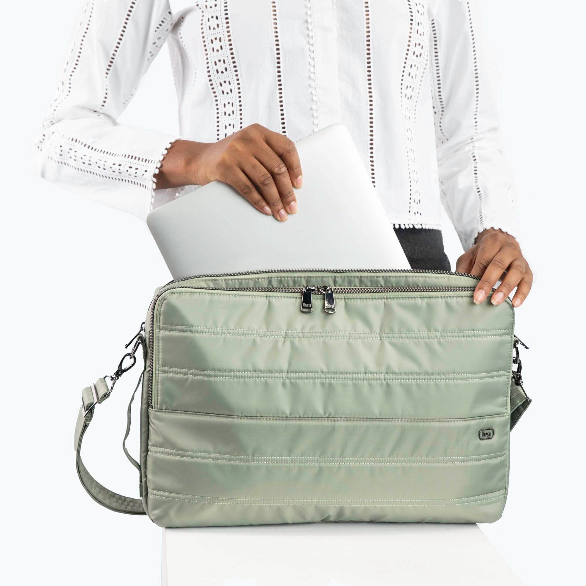 Delta 17" Laptop Case - - Delta_17in_Lifestyle_01