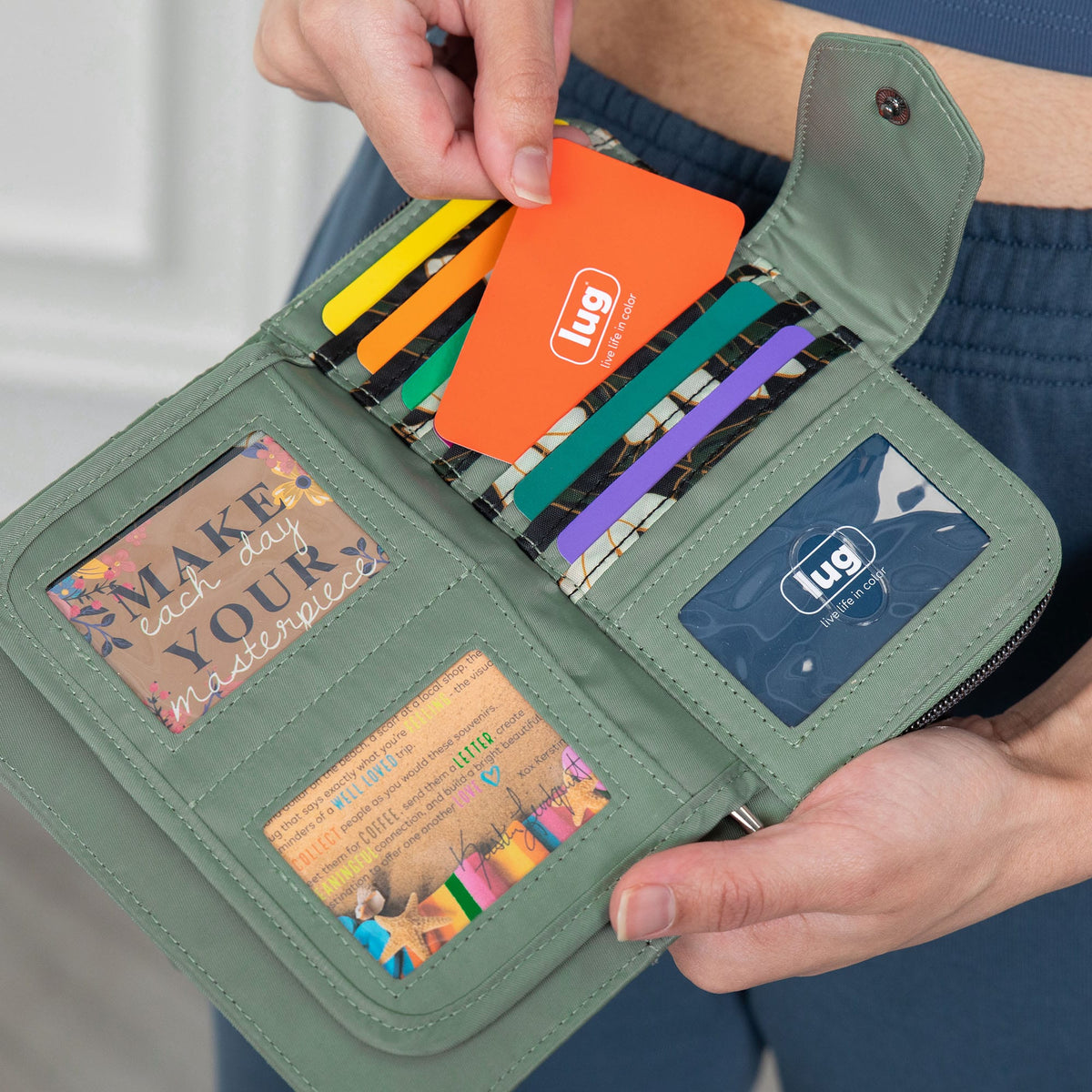 Foxtrot RFID Wallet - - Foxtrot_Lifestyle-15