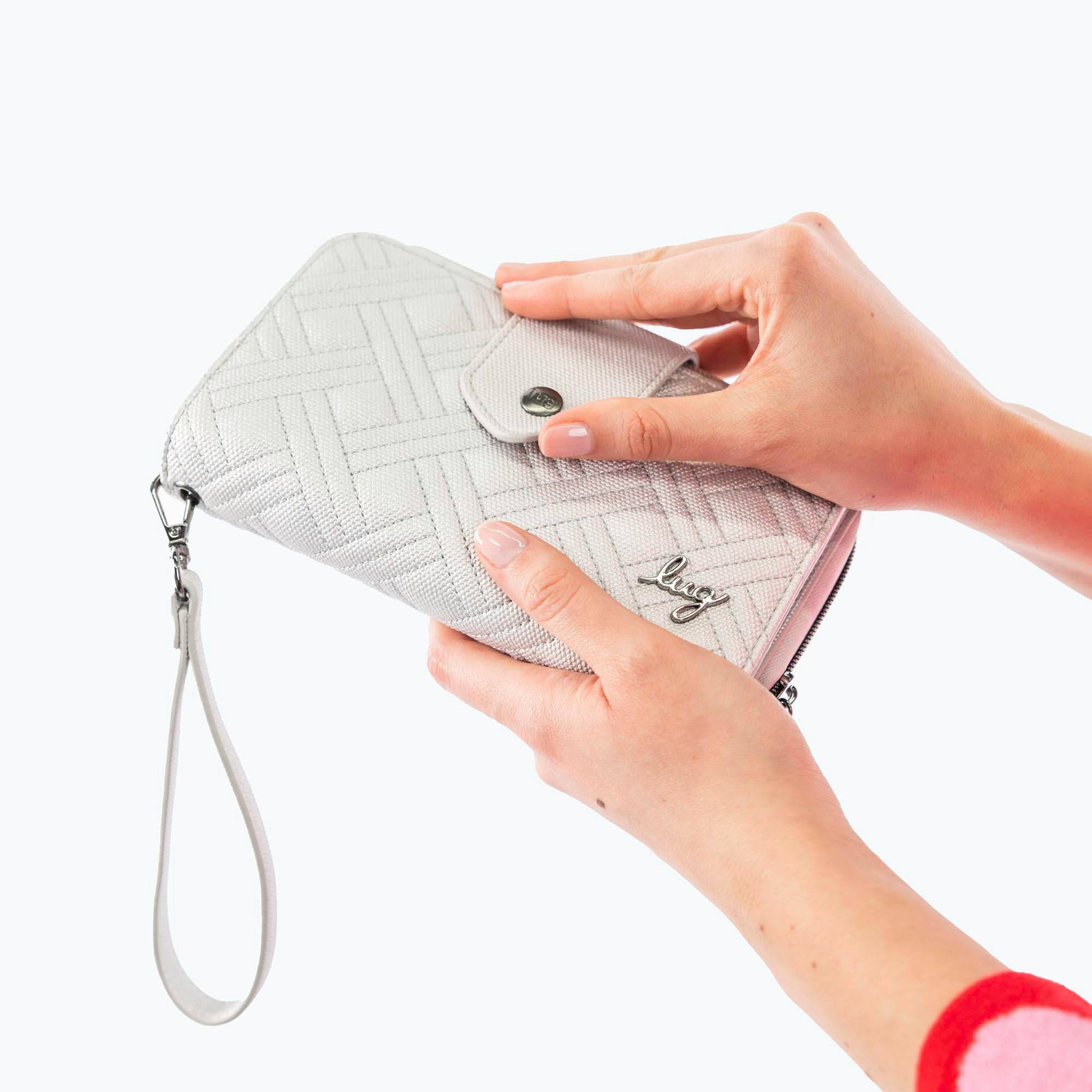 Foxtrot Matte Luxe VL RFID Wallet - - Foxtrot_MatteLuxe_Lifestyle_01