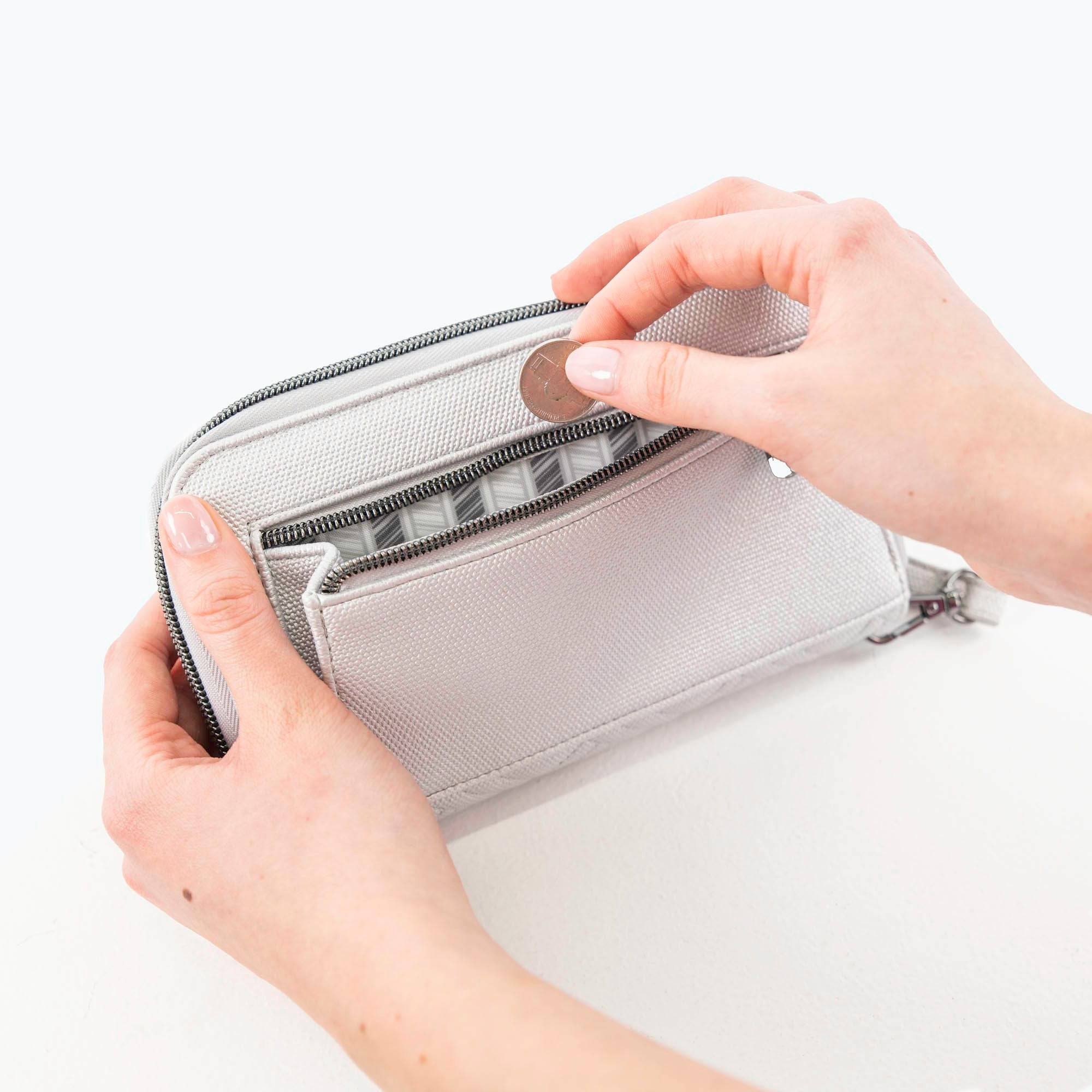 Foxtrot Matte Luxe VL RFID Wallet - - Foxtrot_MatteLuxe_Lifestyle_06