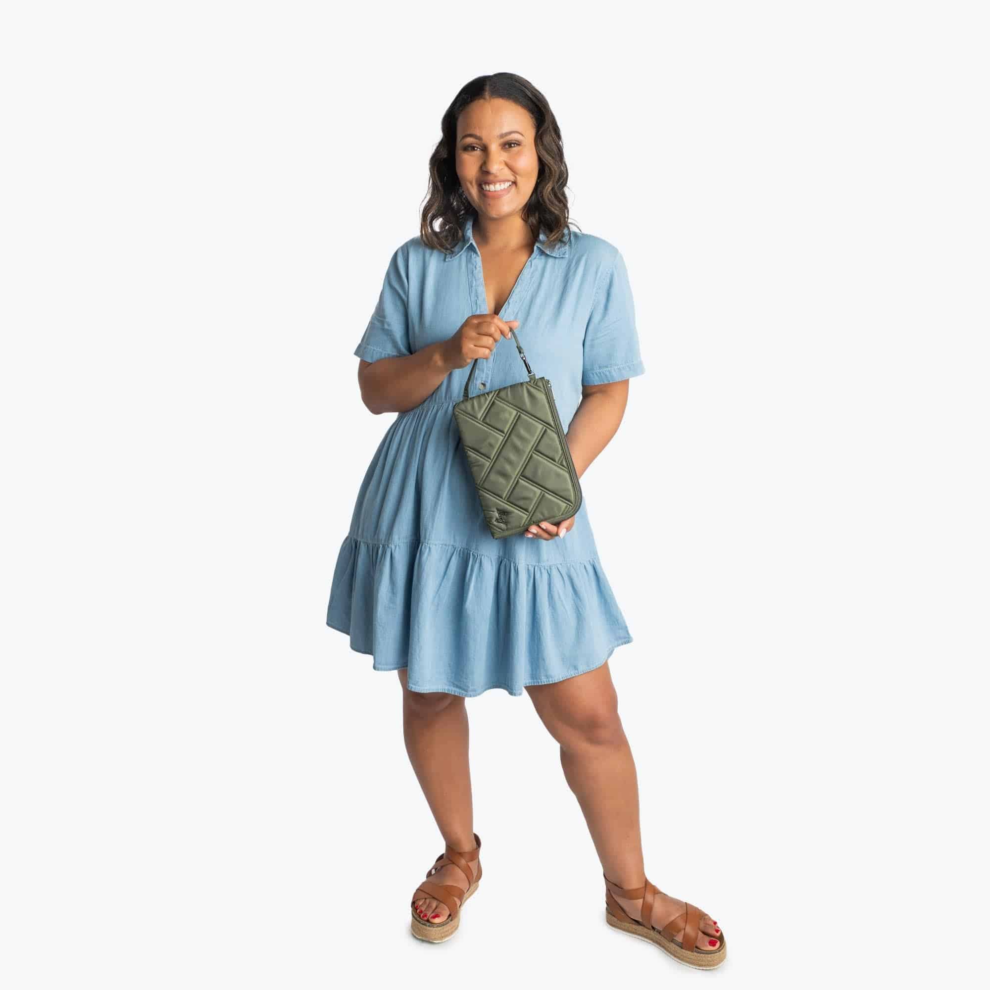 Halfpipe Zip Wristlet Wallet - - Halfpipe_BagProportions_01_7083094b-28b3-412e-92ad-29a708386e6c